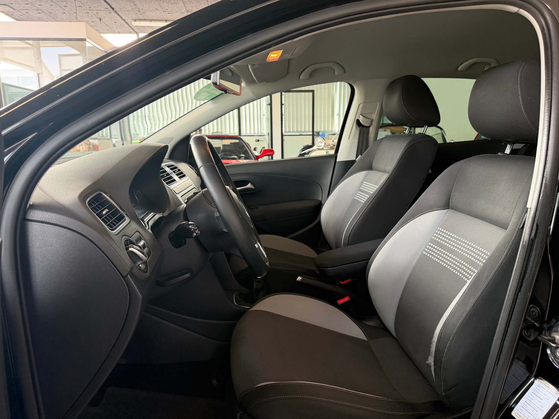 VW Polo 1.2 TSI Trendline-image-7