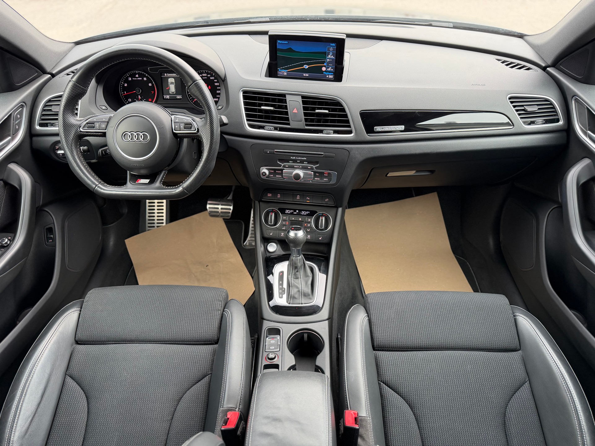 AUDI Q3 2.0 TFSI sport quattro S-tronic-image-11