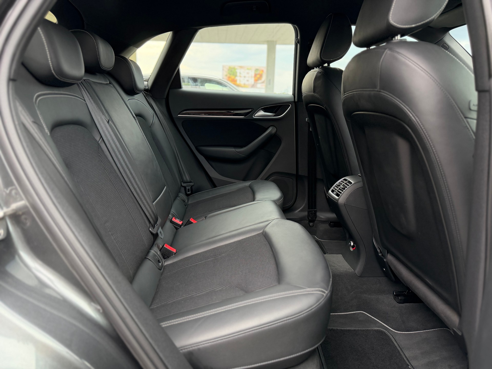 AUDI Q3 2.0 TFSI sport quattro S-tronic-image-12
