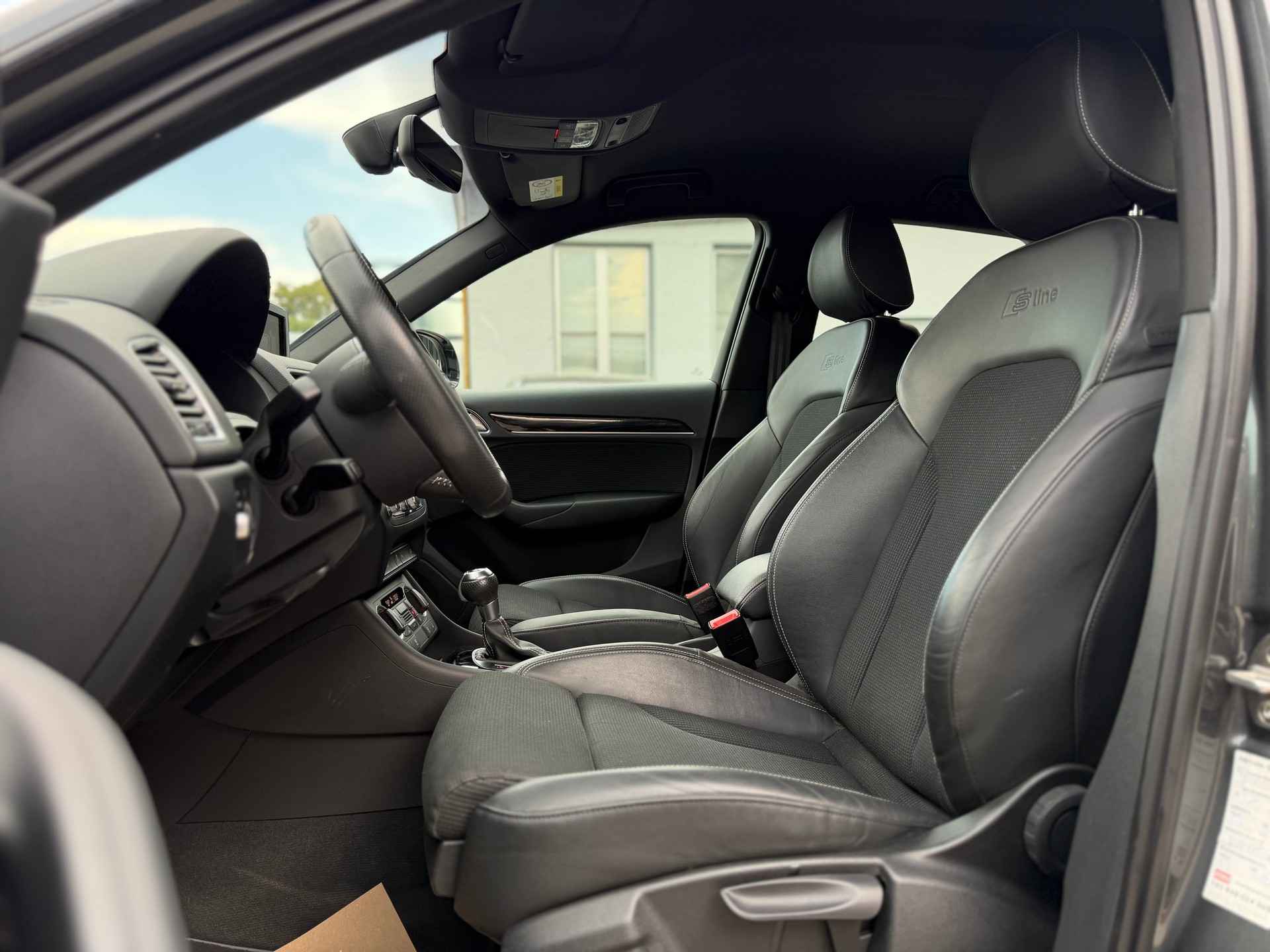 AUDI Q3 2.0 TFSI sport quattro S-tronic-image-9