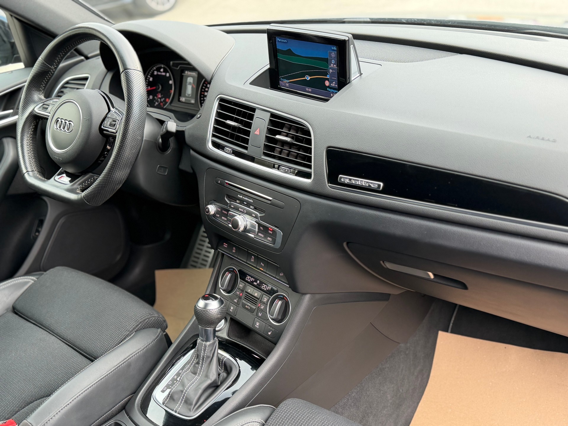 AUDI Q3 2.0 TFSI sport quattro S-tronic-image-14
