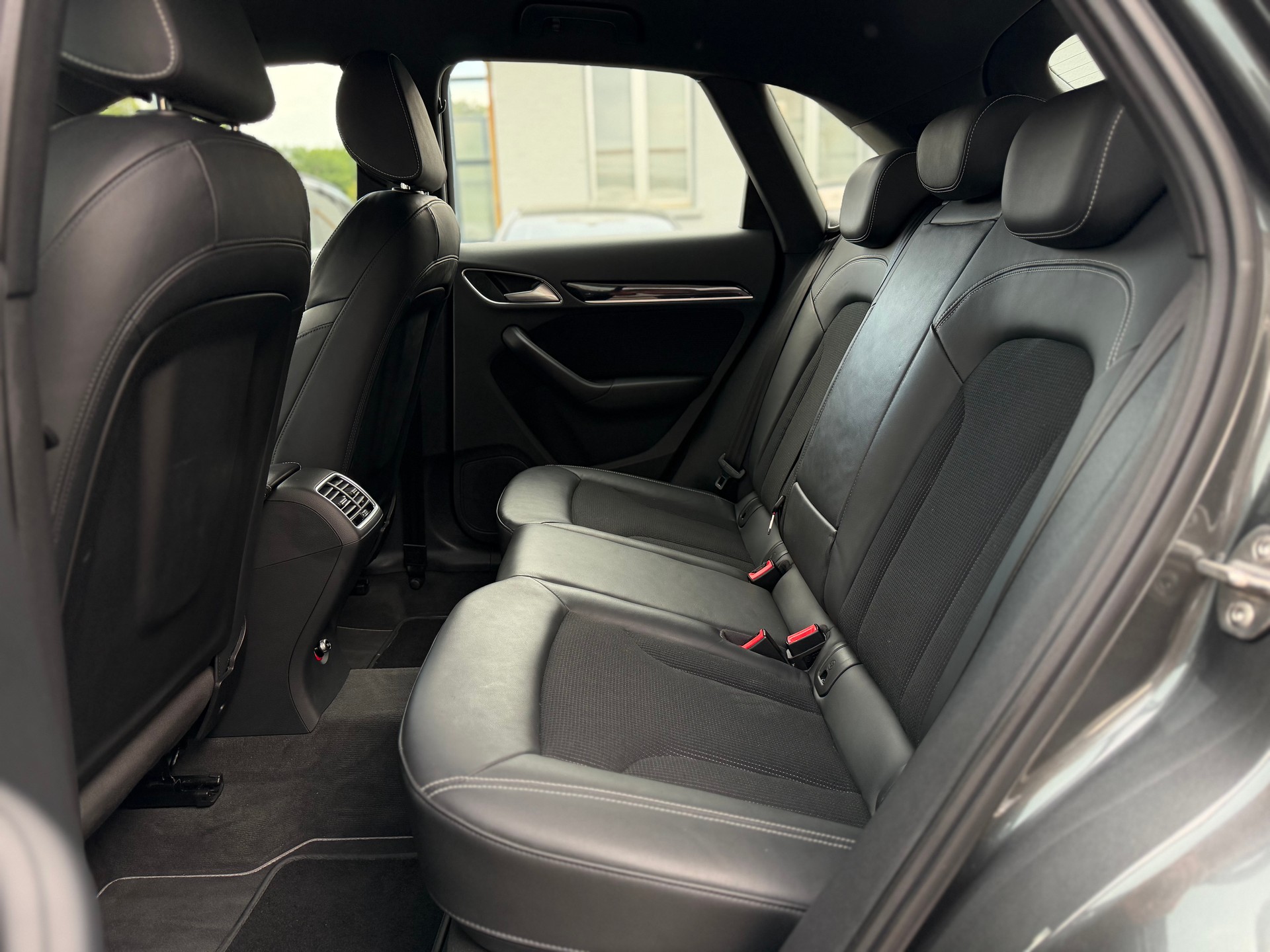 AUDI Q3 2.0 TFSI sport quattro S-tronic-image-10
