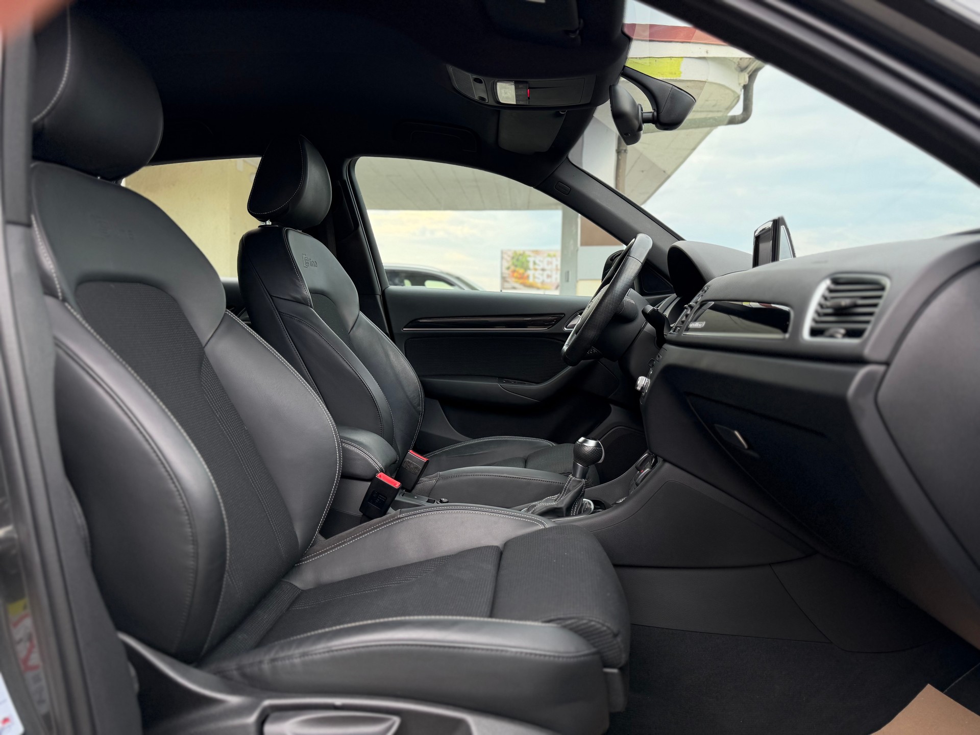 AUDI Q3 2.0 TFSI sport quattro S-tronic-image-13