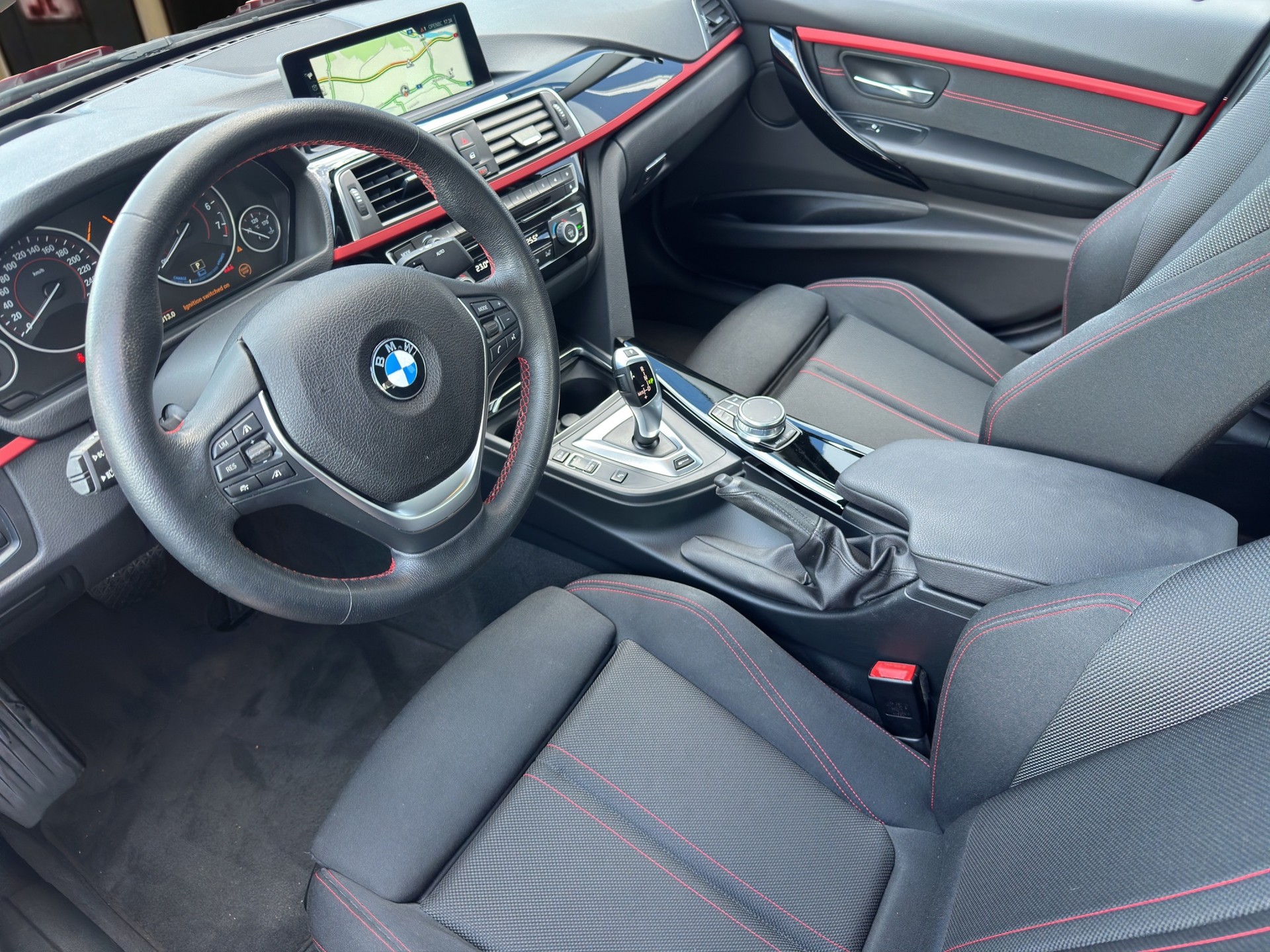 BMW 330e iPerformance Sport Line Steptronic-image-8