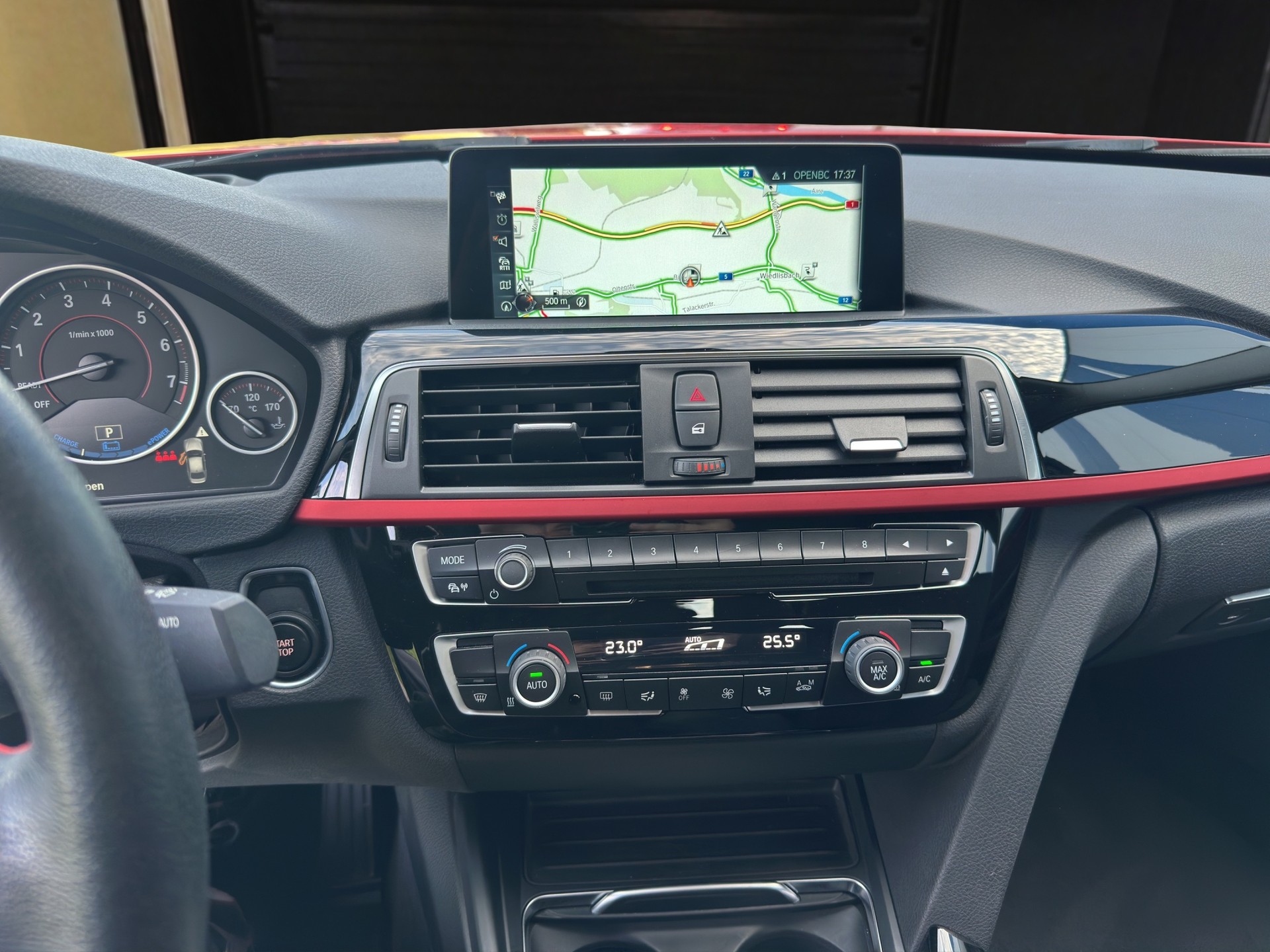 BMW 330e iPerformance Sport Line Steptronic-image-14
