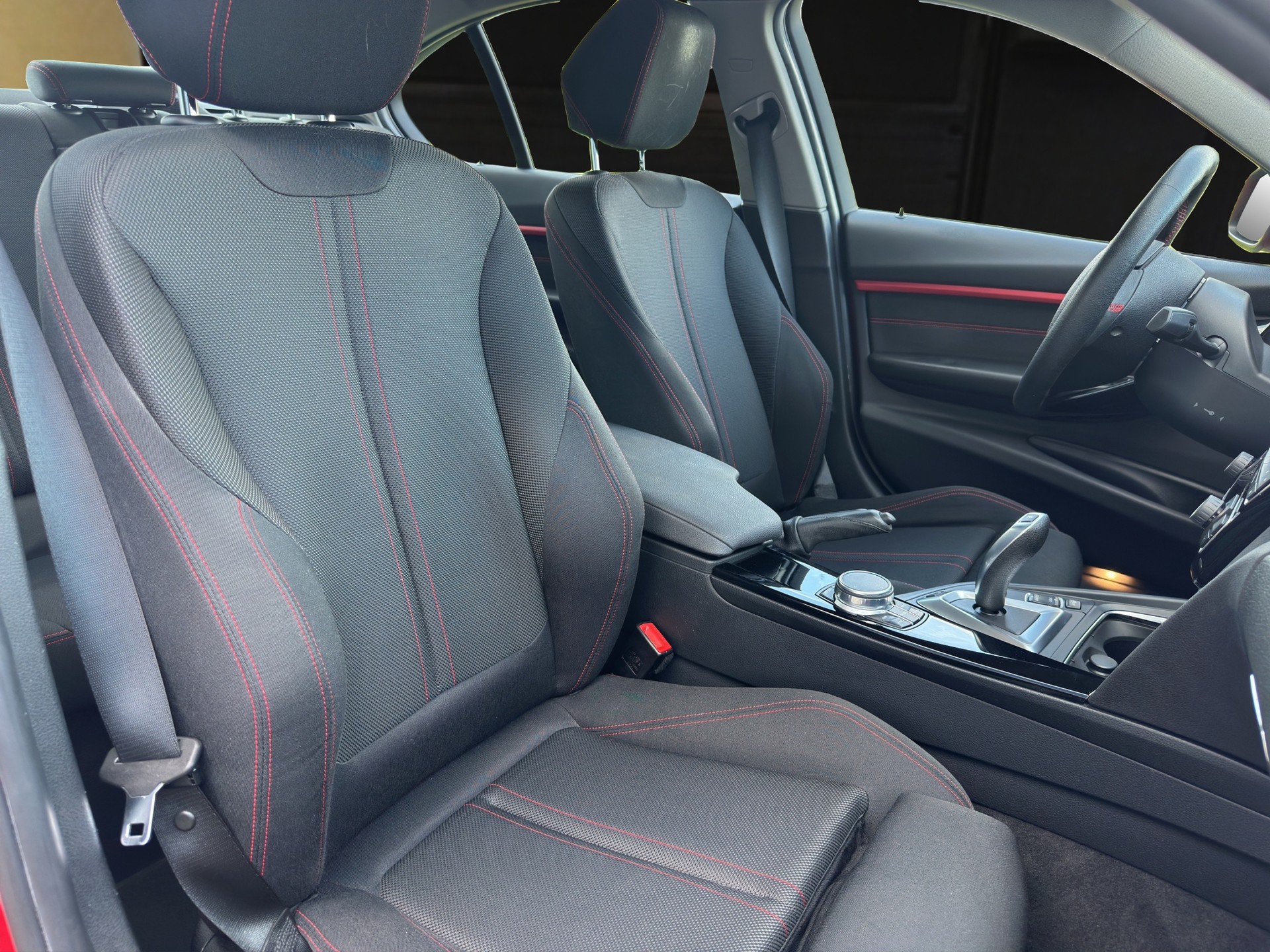 BMW 330e iPerformance Sport Line Steptronic-image-9