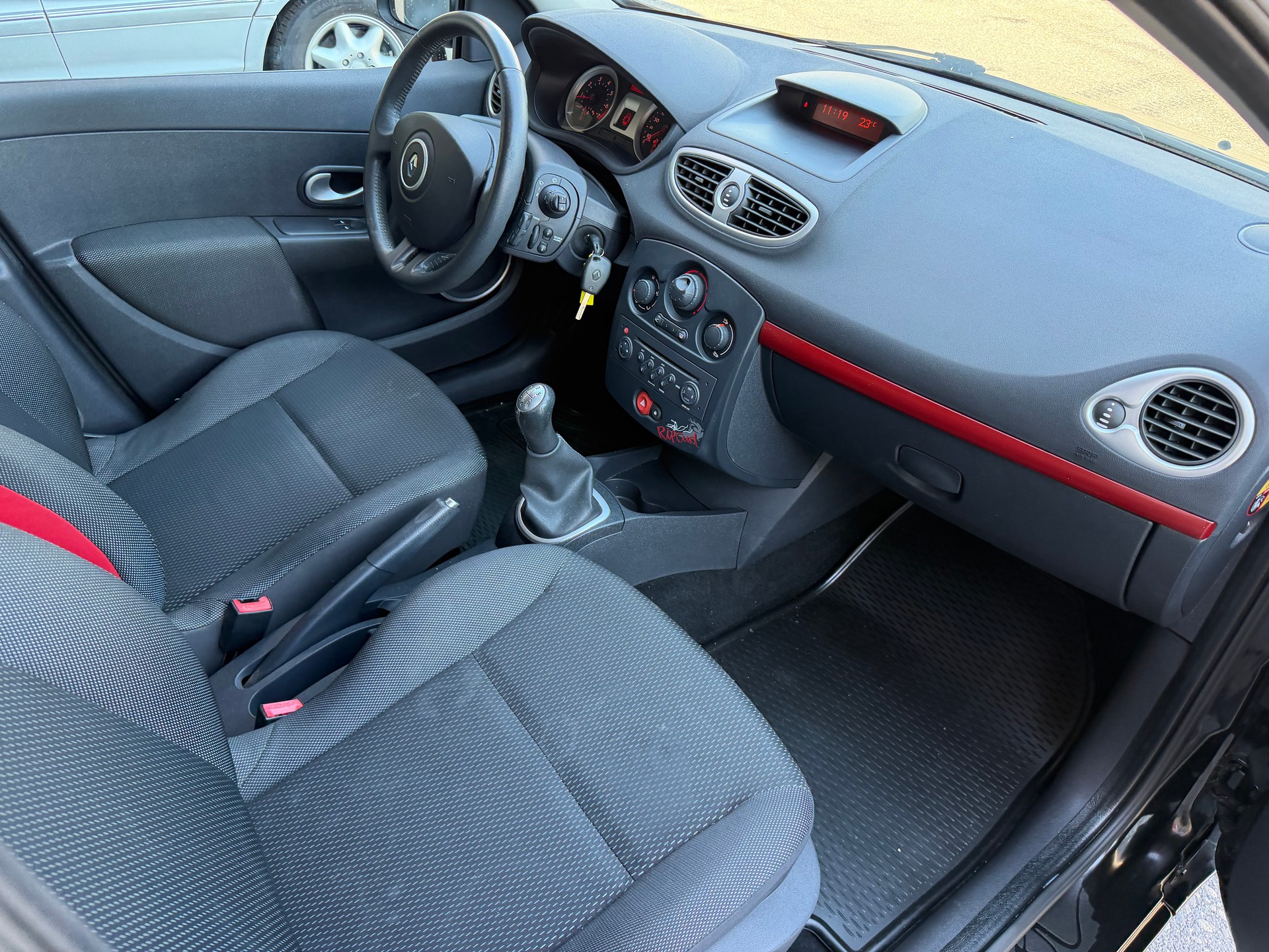 RENAULT Clio 1.2 16V Turbo Rip Curl-image-10