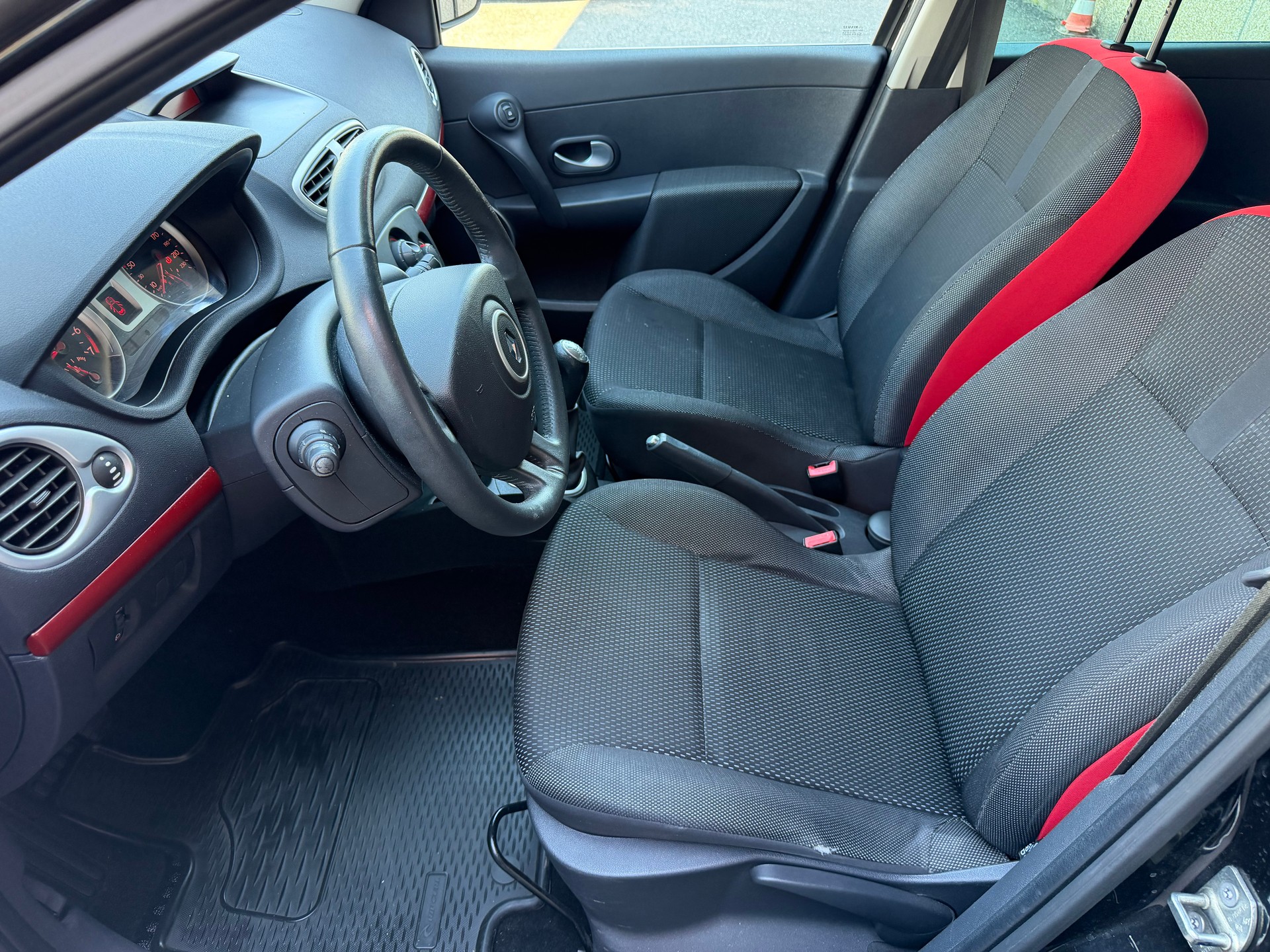 RENAULT Clio 1.2 16V Turbo Rip Curl-image-6