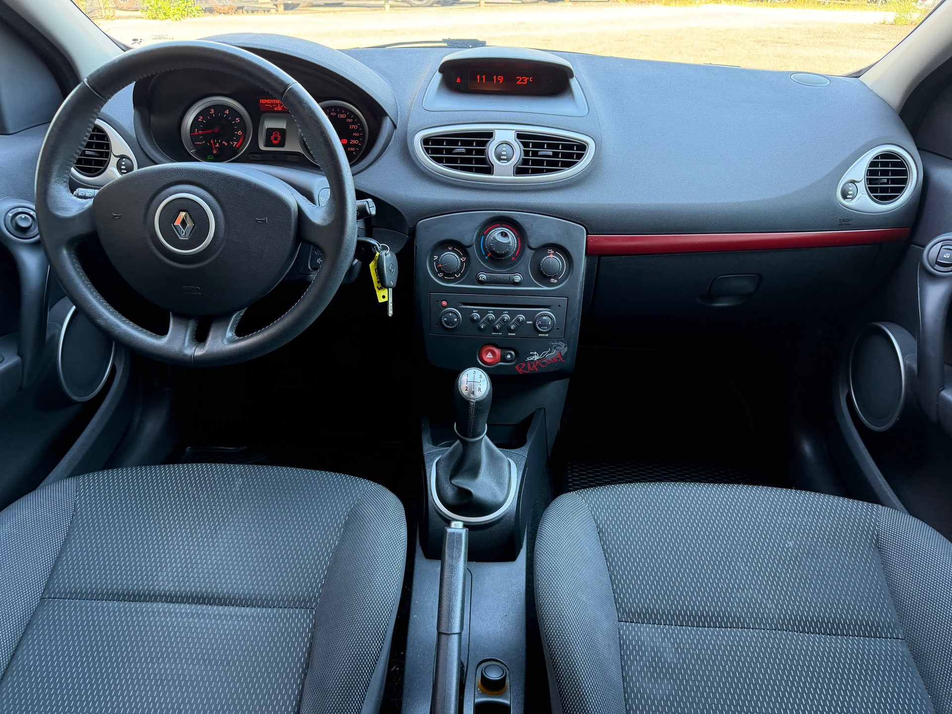 RENAULT Clio 1.2 16V Turbo Rip Curl-image-8
