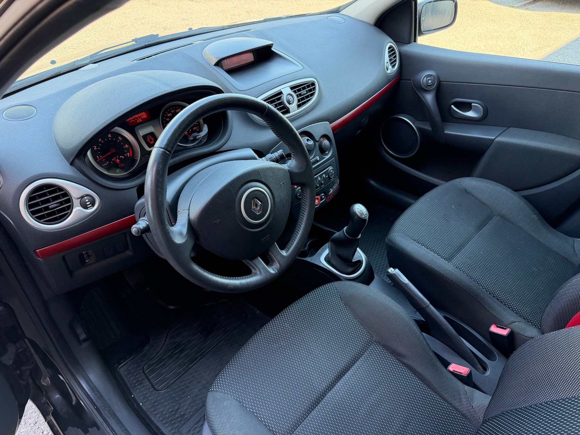 RENAULT Clio 1.2 16V Turbo Rip Curl-image-7