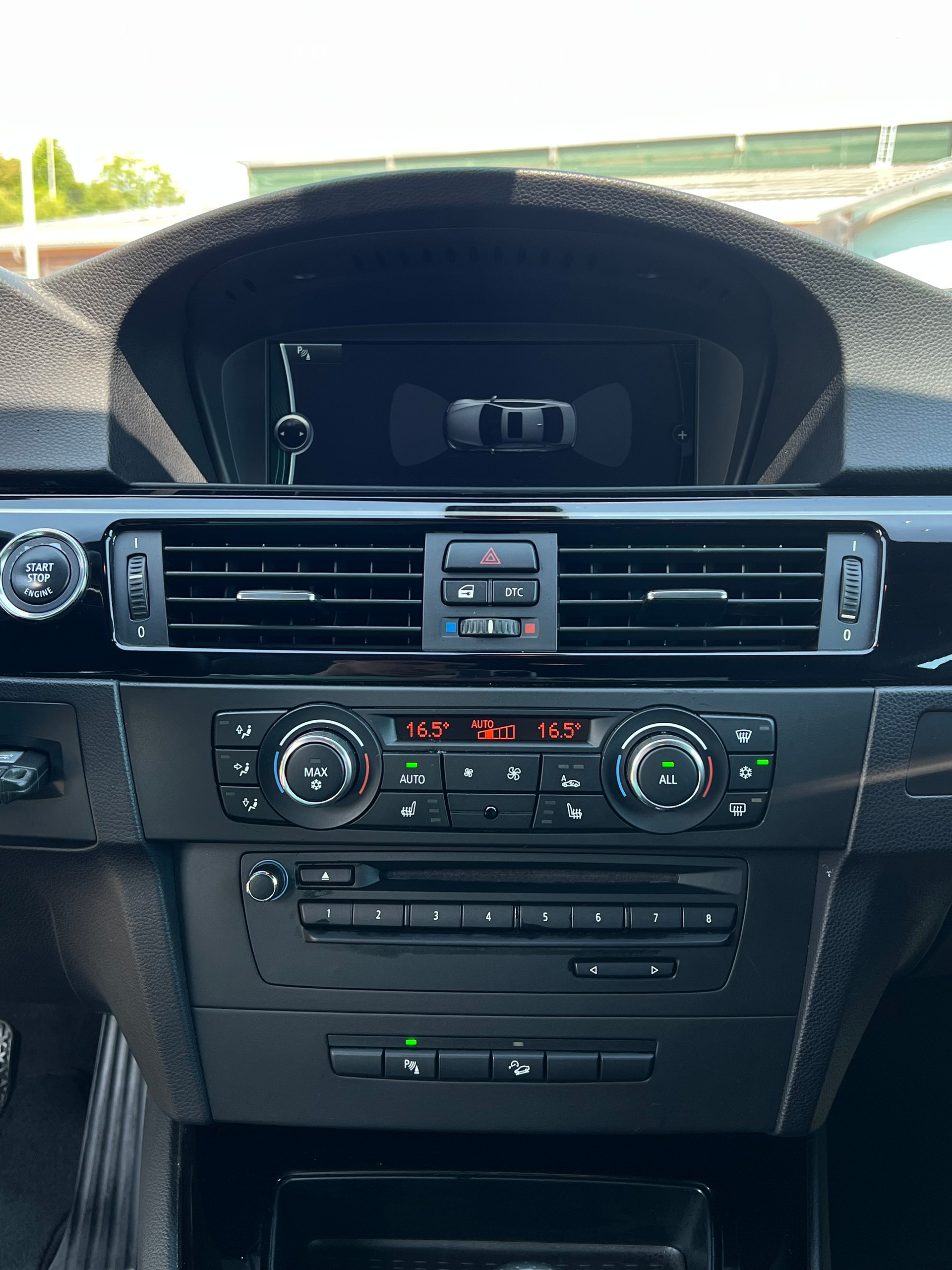 BMW 335i xDrive M-Paket Coupé-image-10