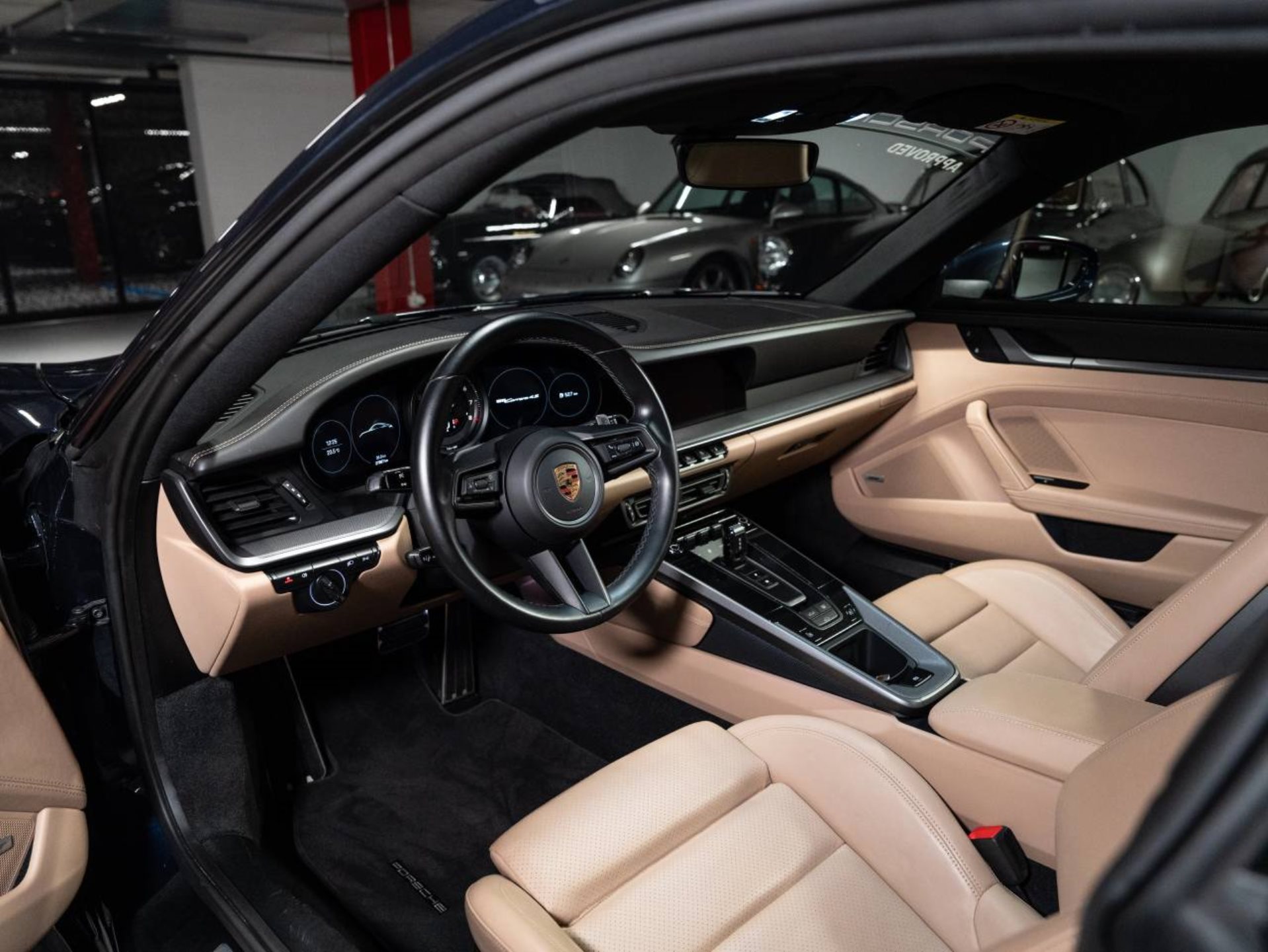 PORSCHE 911 Carrera 4S (MY22)-image-3