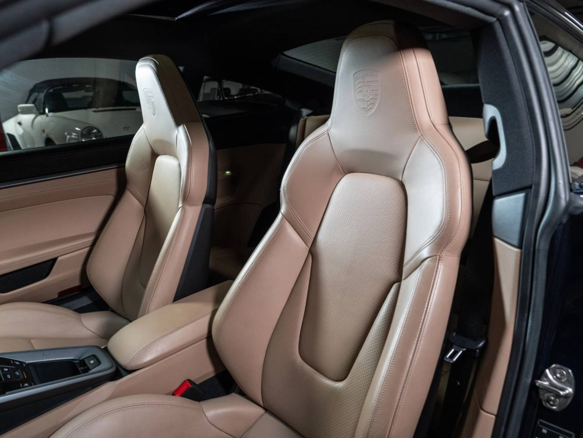 PORSCHE 911 Carrera 4S (MY22)-image-4