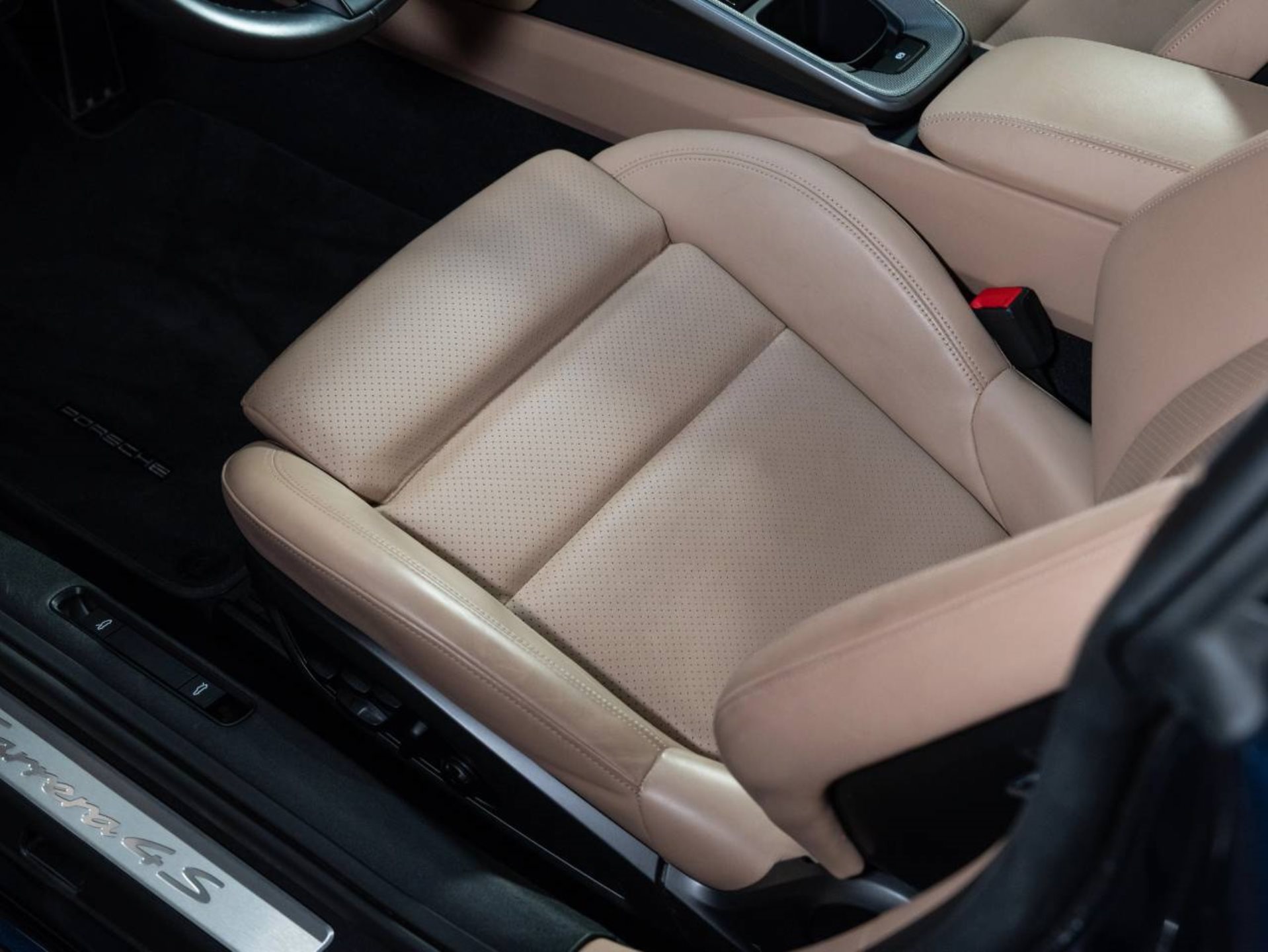 PORSCHE 911 Carrera 4S (MY22)-image-15