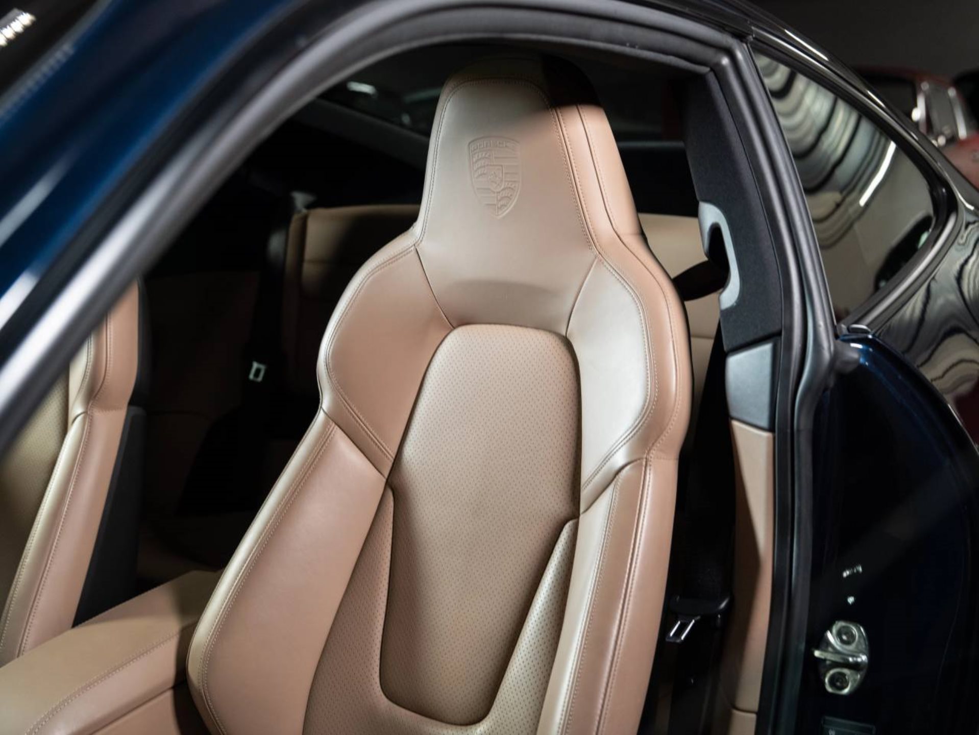 PORSCHE 911 Carrera 4S (MY22)-image-16