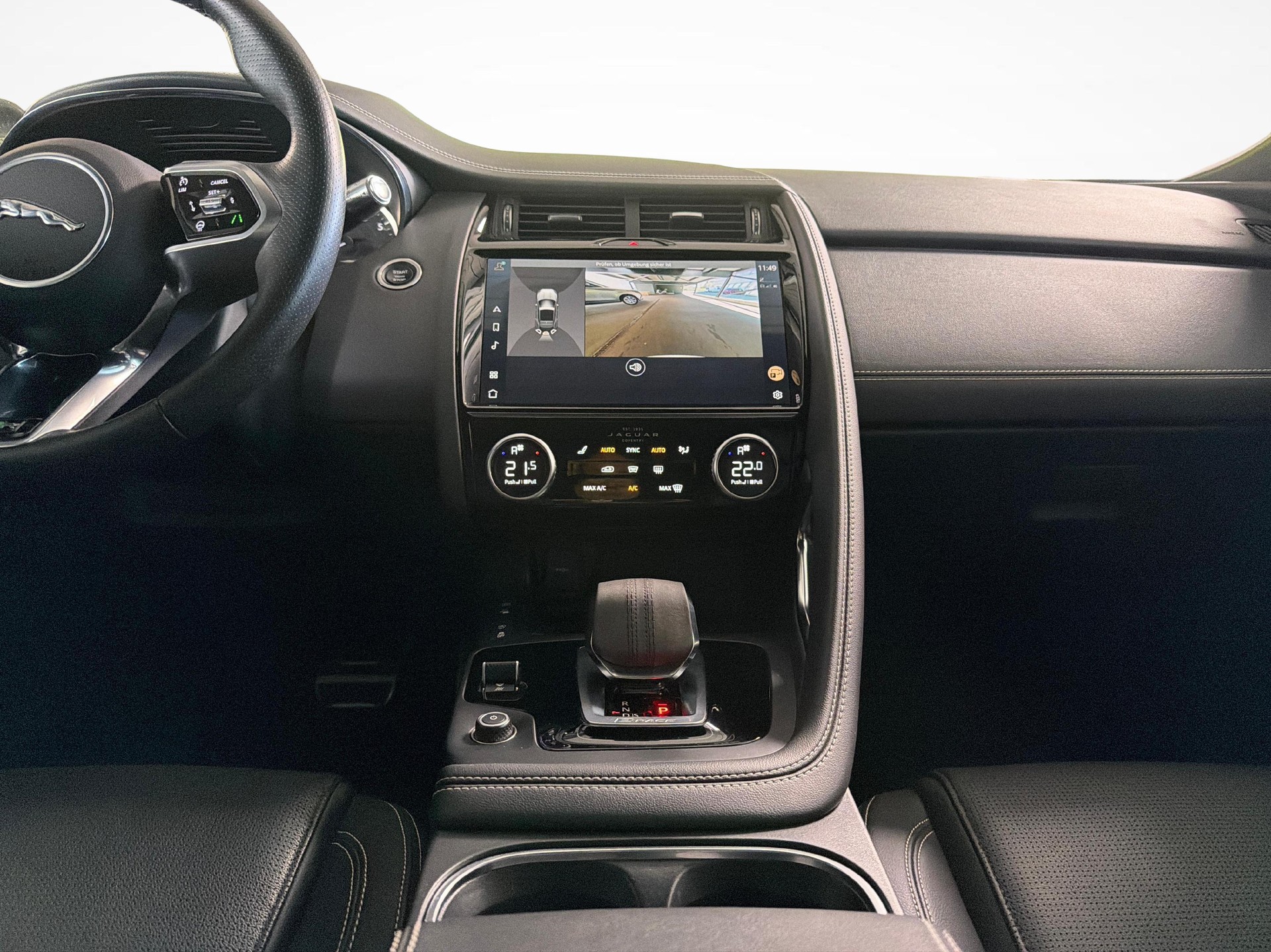 JAGUAR E-Pace 1.5 T 300e R-Dynamic SE AWD Plug In Hybrid 309PS-image-13