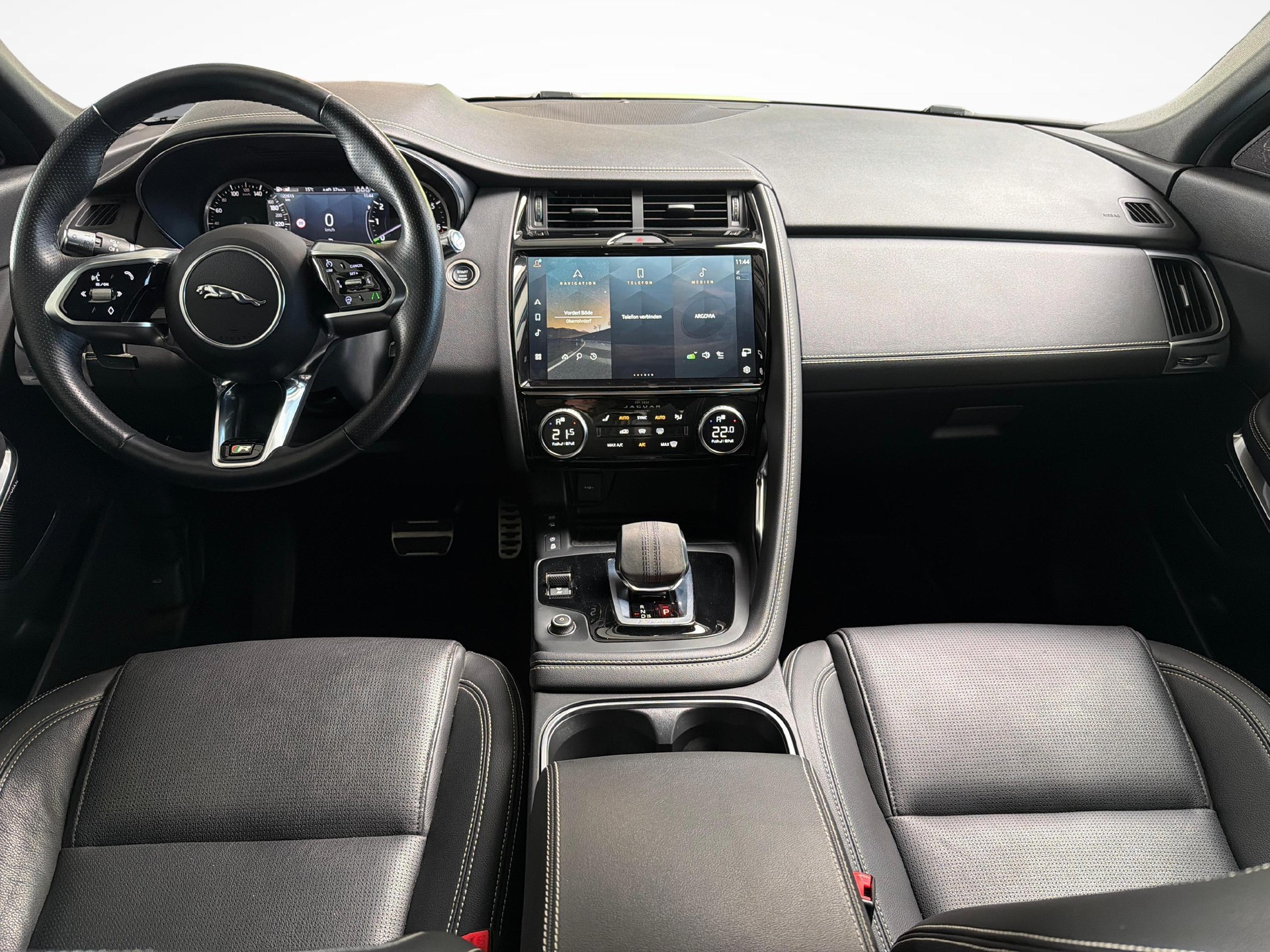 JAGUAR E-Pace 1.5 T 300e R-Dynamic SE AWD Plug In Hybrid 309PS-image-8