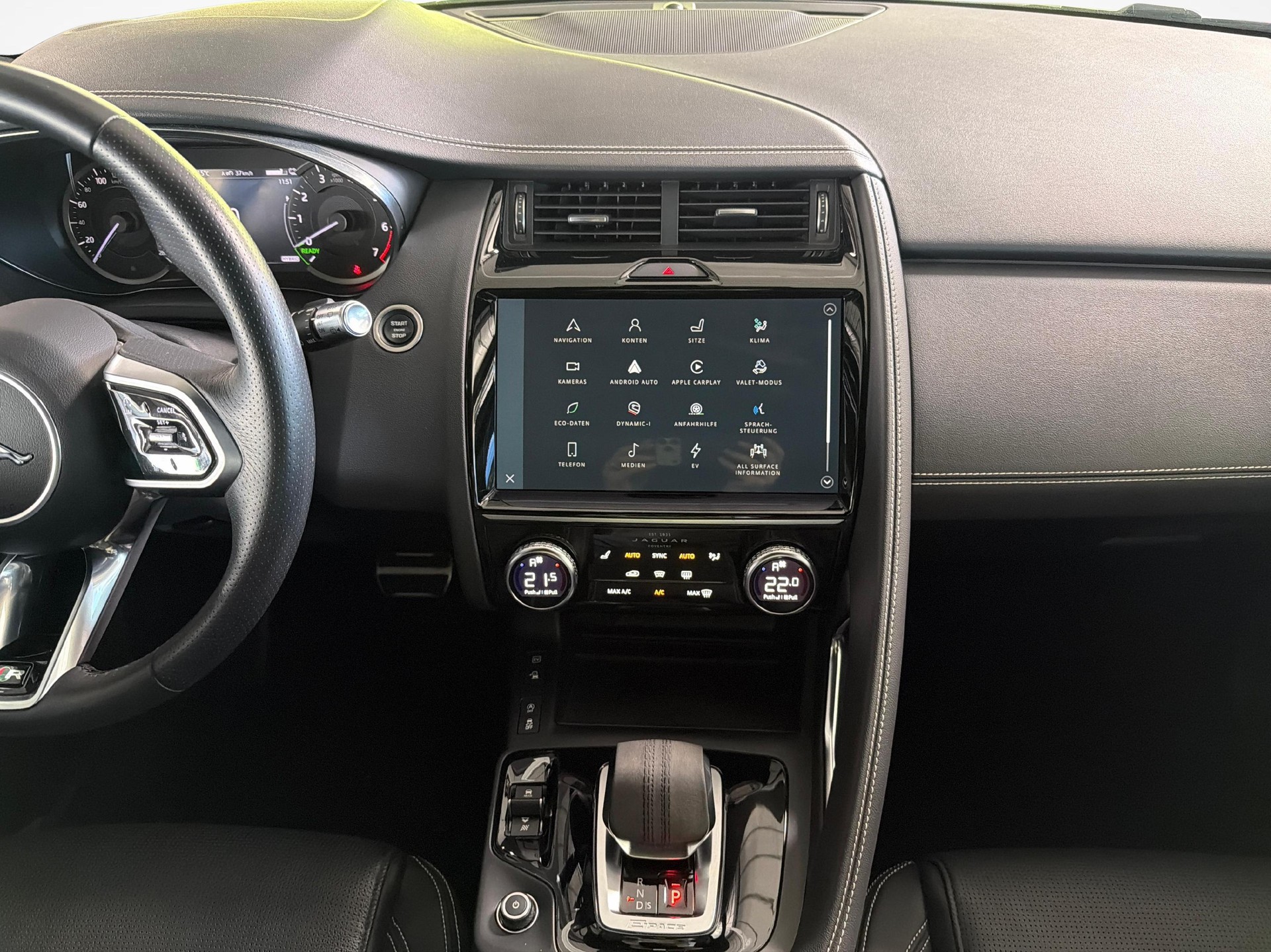 JAGUAR E-Pace 1.5 T 300e R-Dynamic SE AWD Plug In Hybrid 309PS-image-15