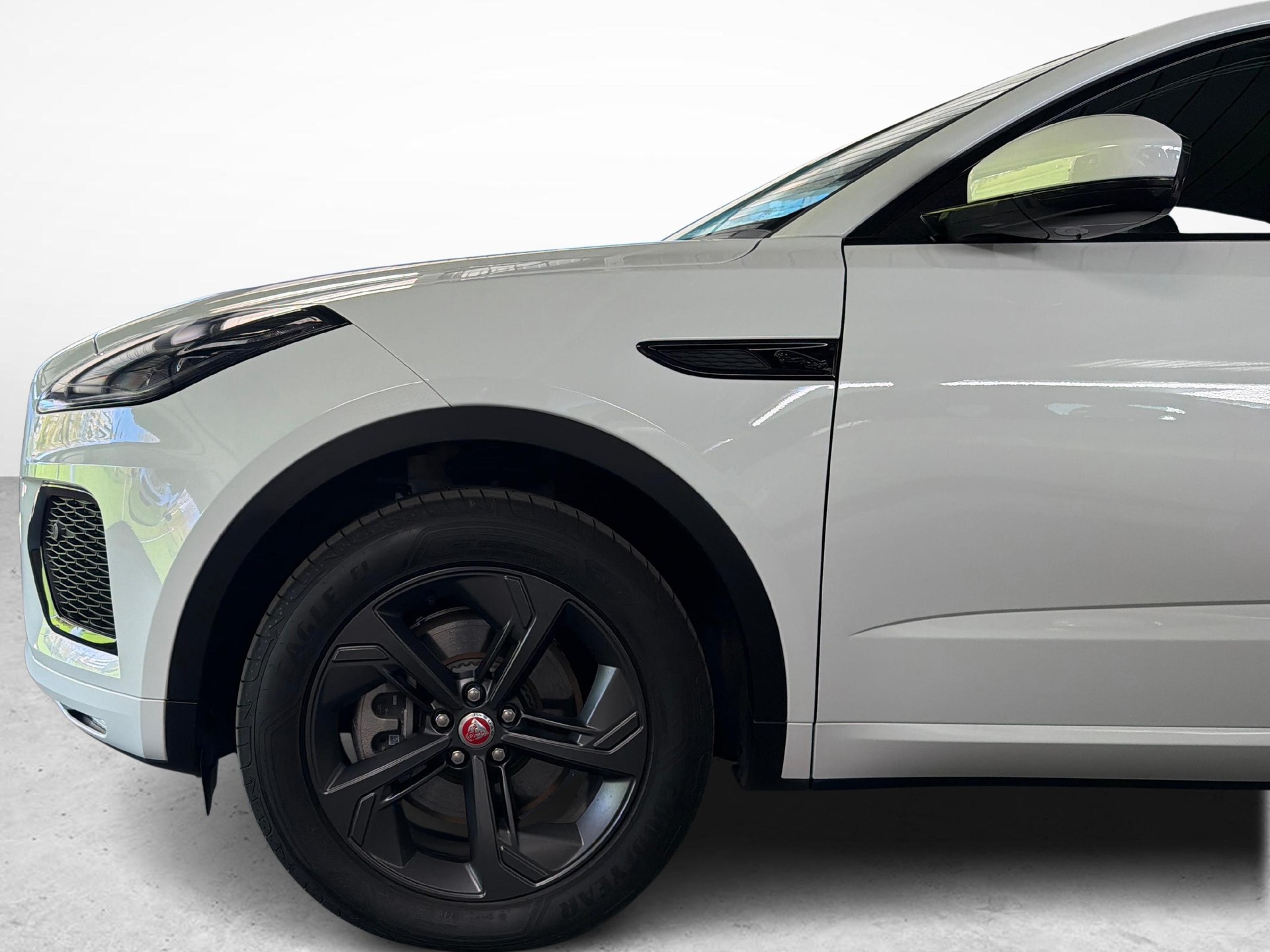 JAGUAR E-Pace 1.5 T 300e R-Dynamic SE AWD Plug In Hybrid 309PS-image-16