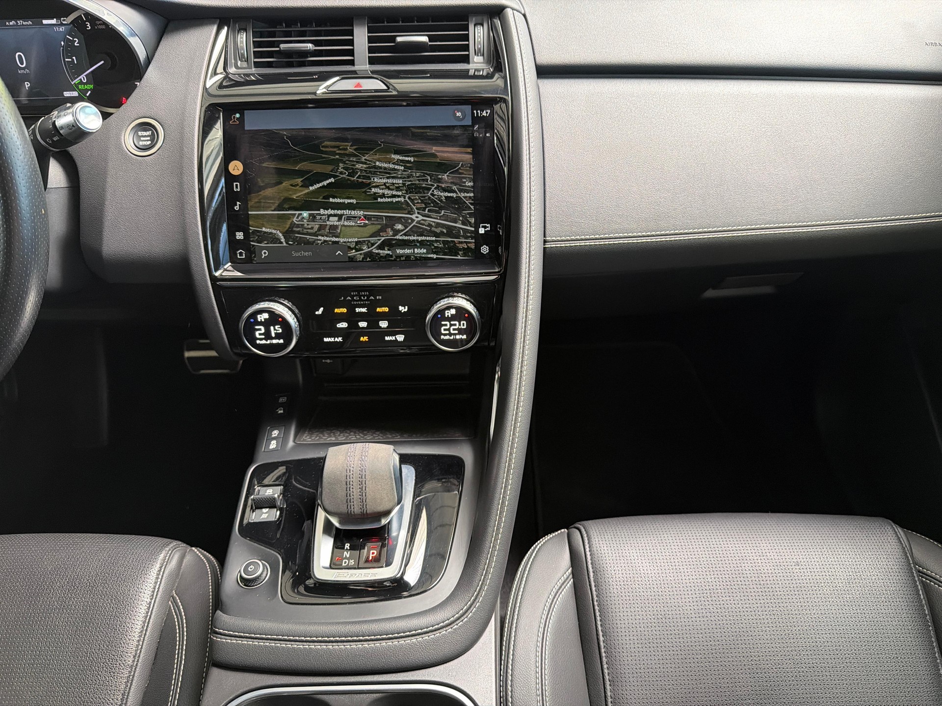 JAGUAR E-Pace 1.5 T 300e R-Dynamic SE AWD Plug In Hybrid 309PS-image-12