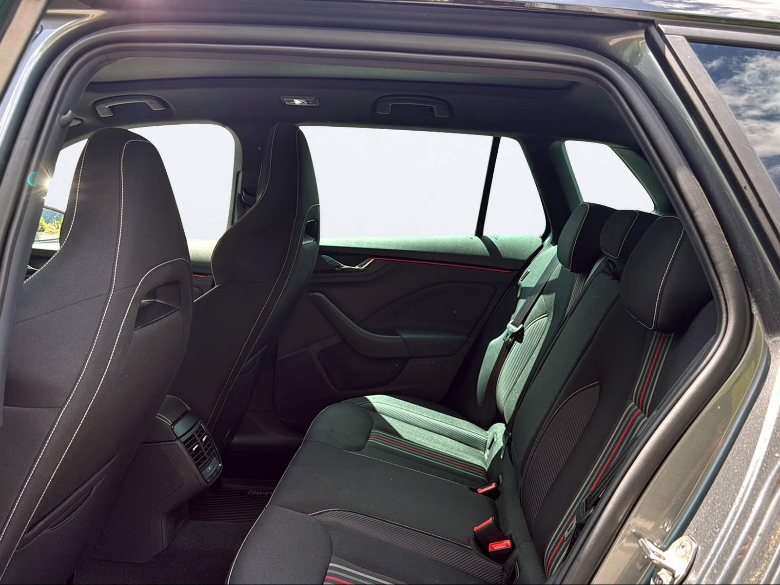 SKODA Kamiq 1.0 TSI Monte Carlo DSG-image-13