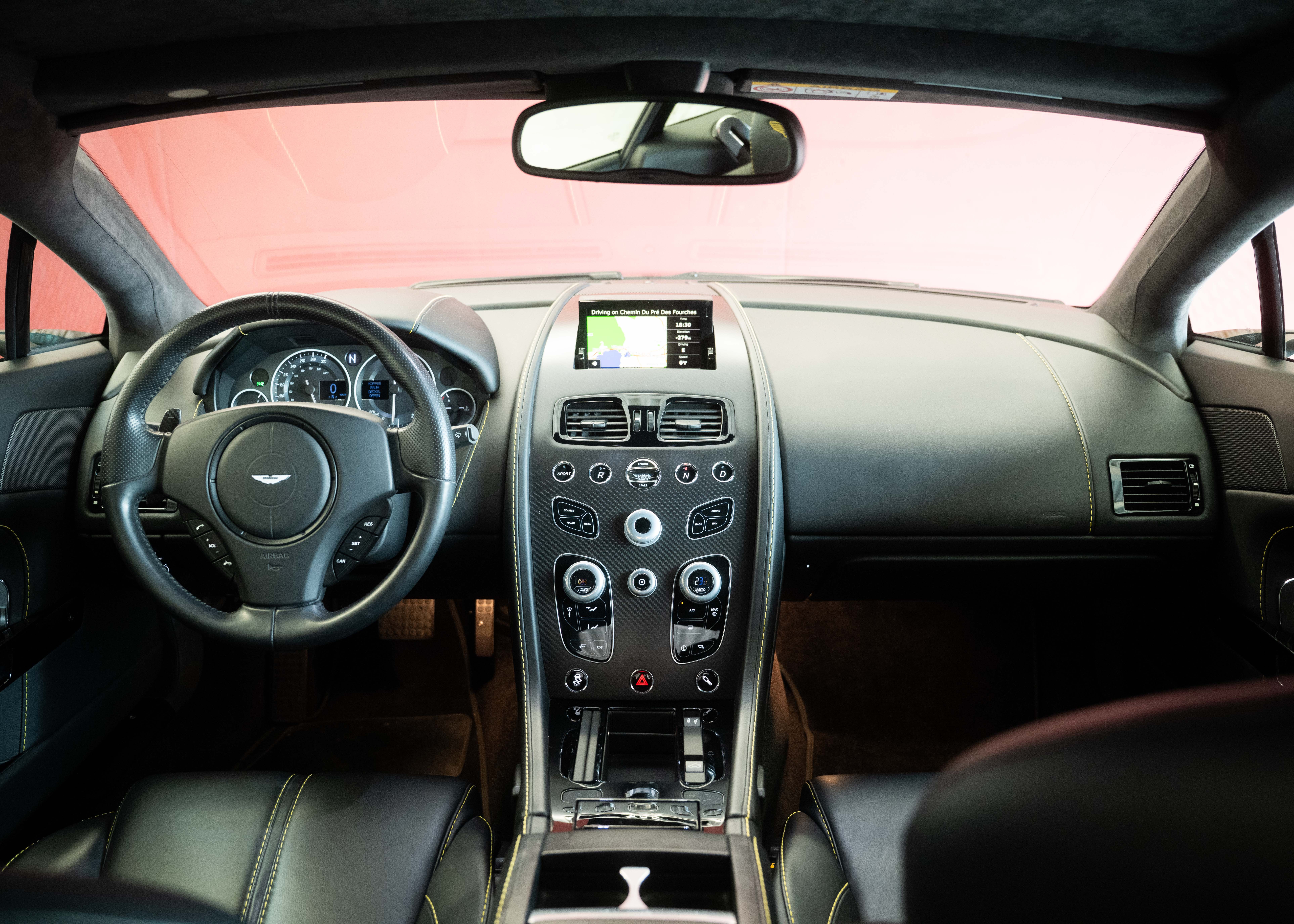 Image ASTON-MARTIN V12-VANTAGE V12 Vantage 5.9 S (2nd hand Swiss car, fantastic condition, Chiltern Green paint, full Aston Martin history, 100% original)