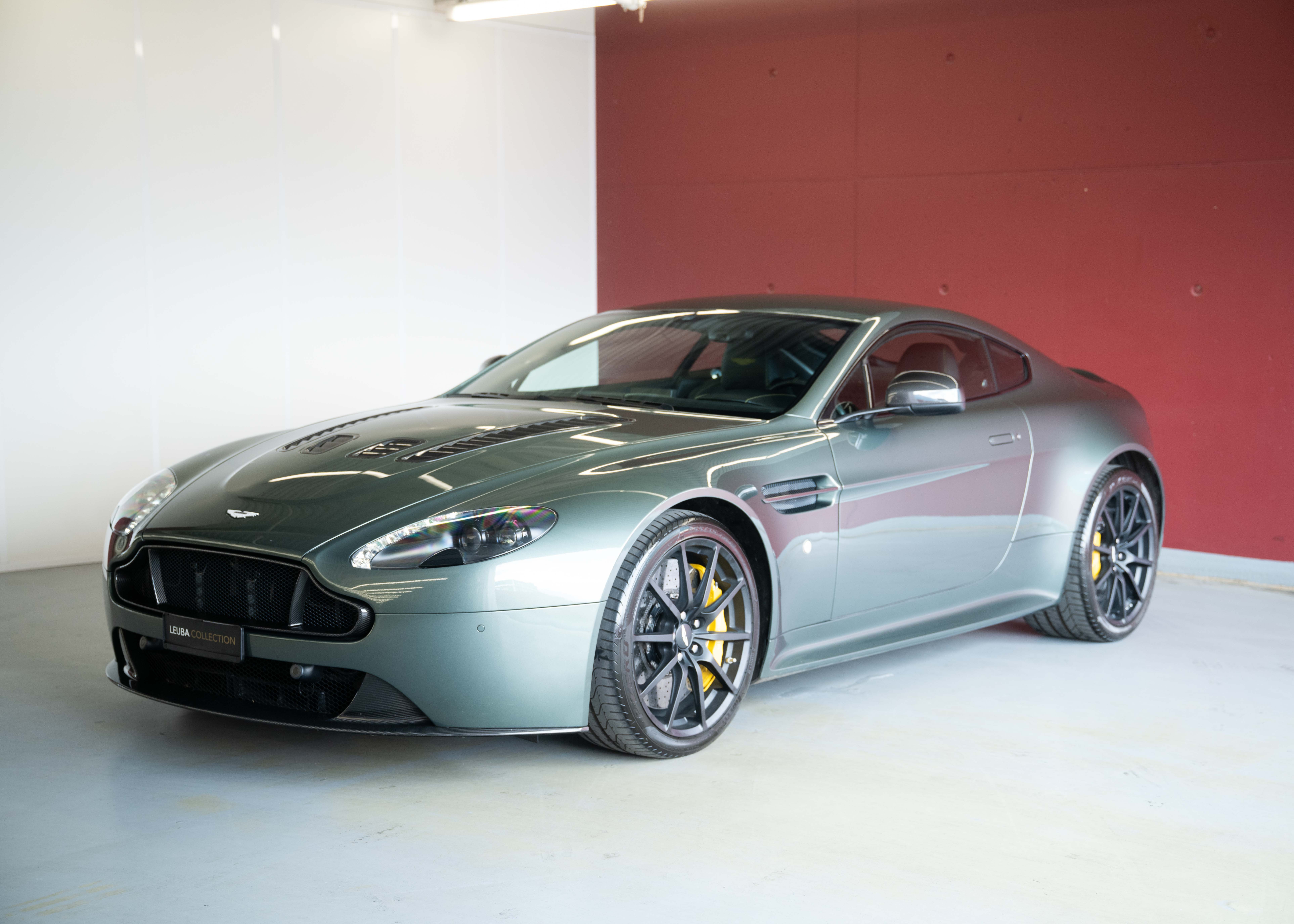 Image ASTON-MARTIN V12-VANTAGE V12 Vantage 5.9 S (2nd hand Swiss car, fantastic condition, Chiltern Green paint, full Aston Martin history, 100% original)