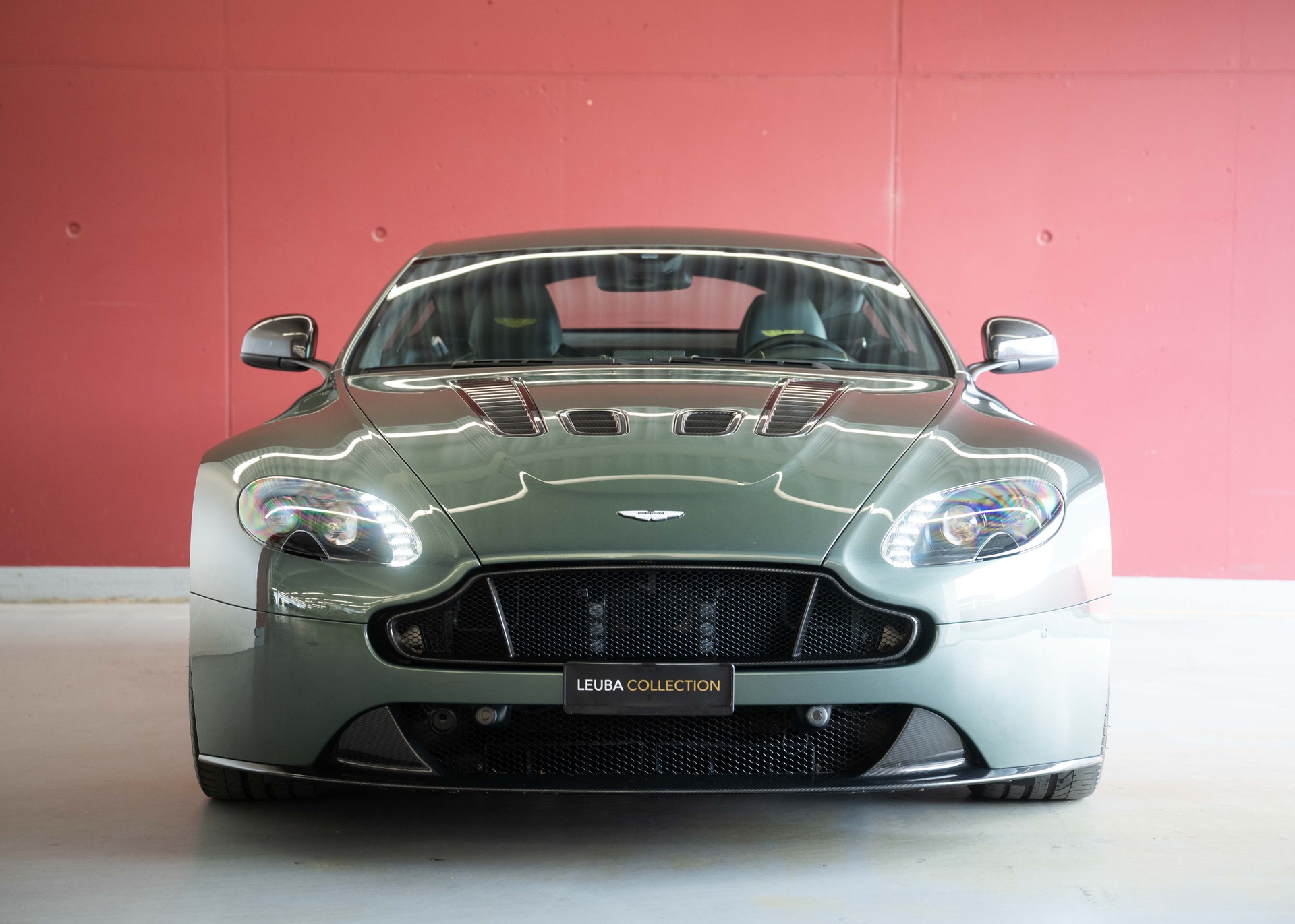 ASTON MARTIN V12 Vantage 5.9 S (2nd hand Swiss car, fantastic condition, Chiltern Green paint, full Aston Martin history, 100% original)-image-2