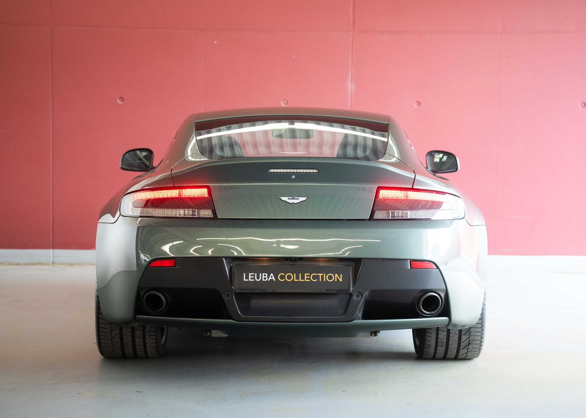 ASTON MARTIN V12 Vantage 5.9 S (2nd hand Swiss car, fantastic condition, Chiltern Green paint, full Aston Martin history, 100% original)-image-3