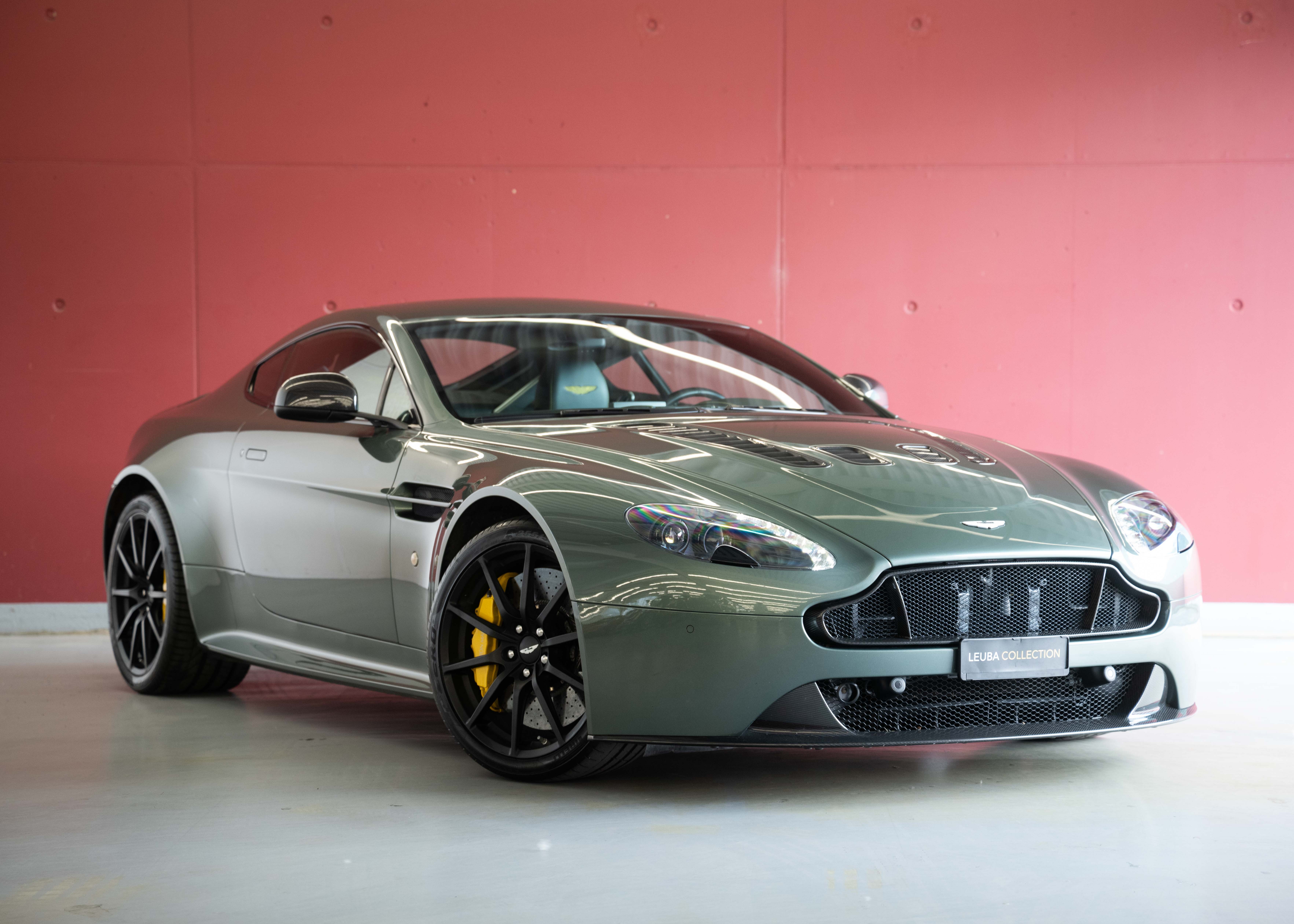 Photo ASTON-MARTIN V12-VANTAGE V12 Vantage 5.9 S (2nd hand Swiss car, fantastic condition, Chiltern Green paint, full Aston Martin history, 100% original)