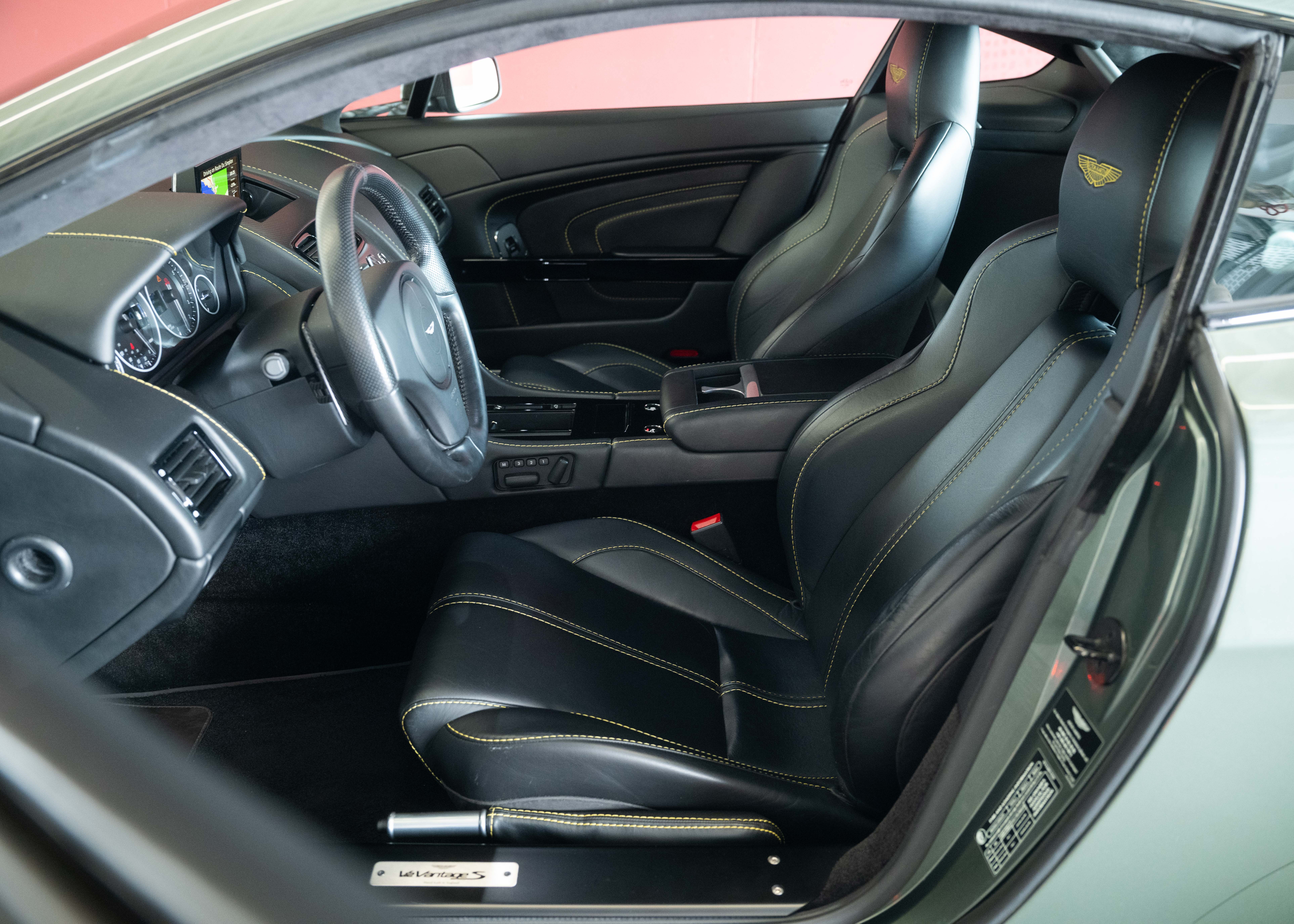 Image ASTON-MARTIN V12-VANTAGE V12 Vantage 5.9 S (2nd hand Swiss car, fantastic condition, Chiltern Green paint, full Aston Martin history, 100% original)