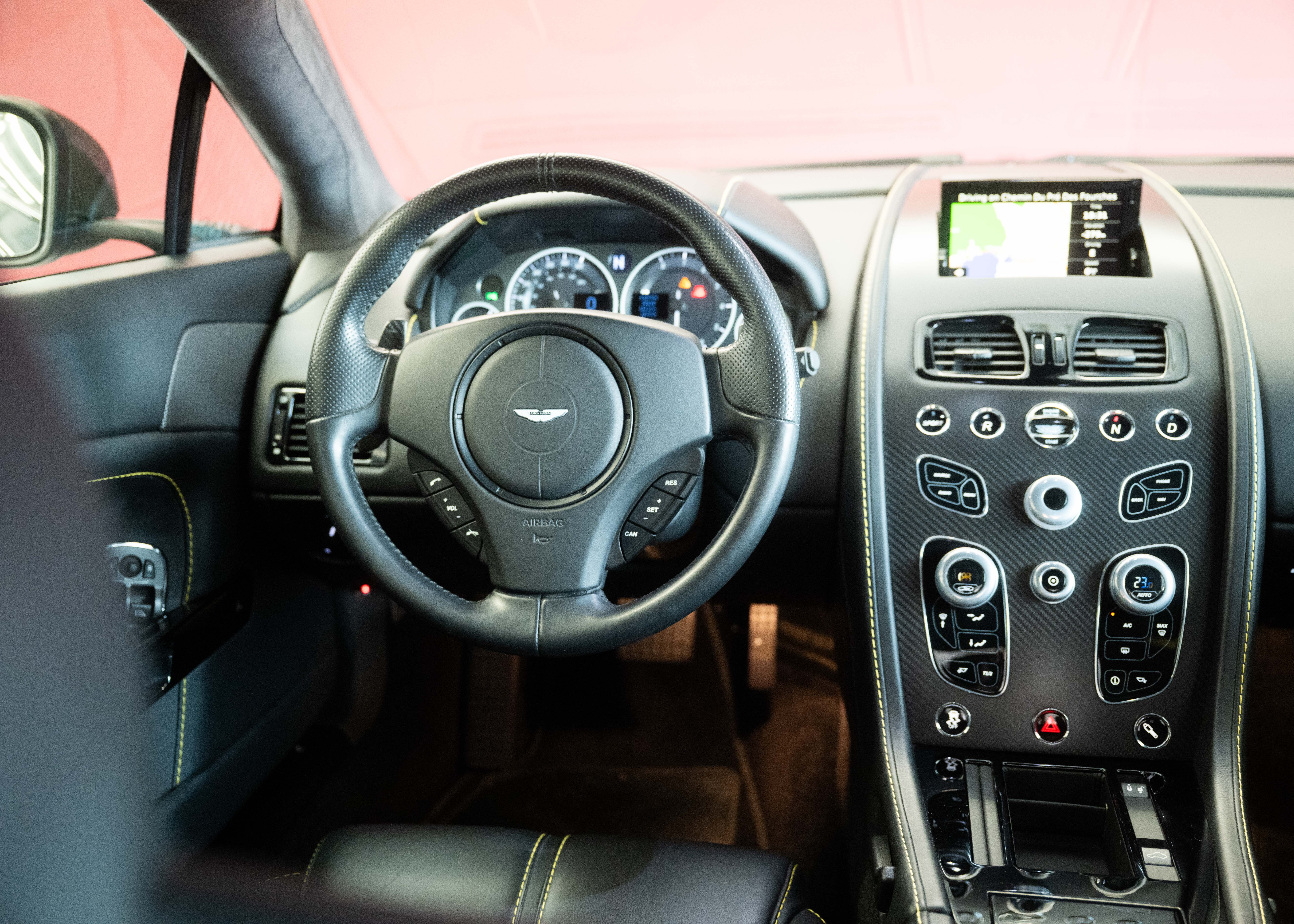 Image ASTON-MARTIN V12-VANTAGE V12 Vantage 5.9 S (2nd hand Swiss car, fantastic condition, Chiltern Green paint, full Aston Martin history, 100% original)