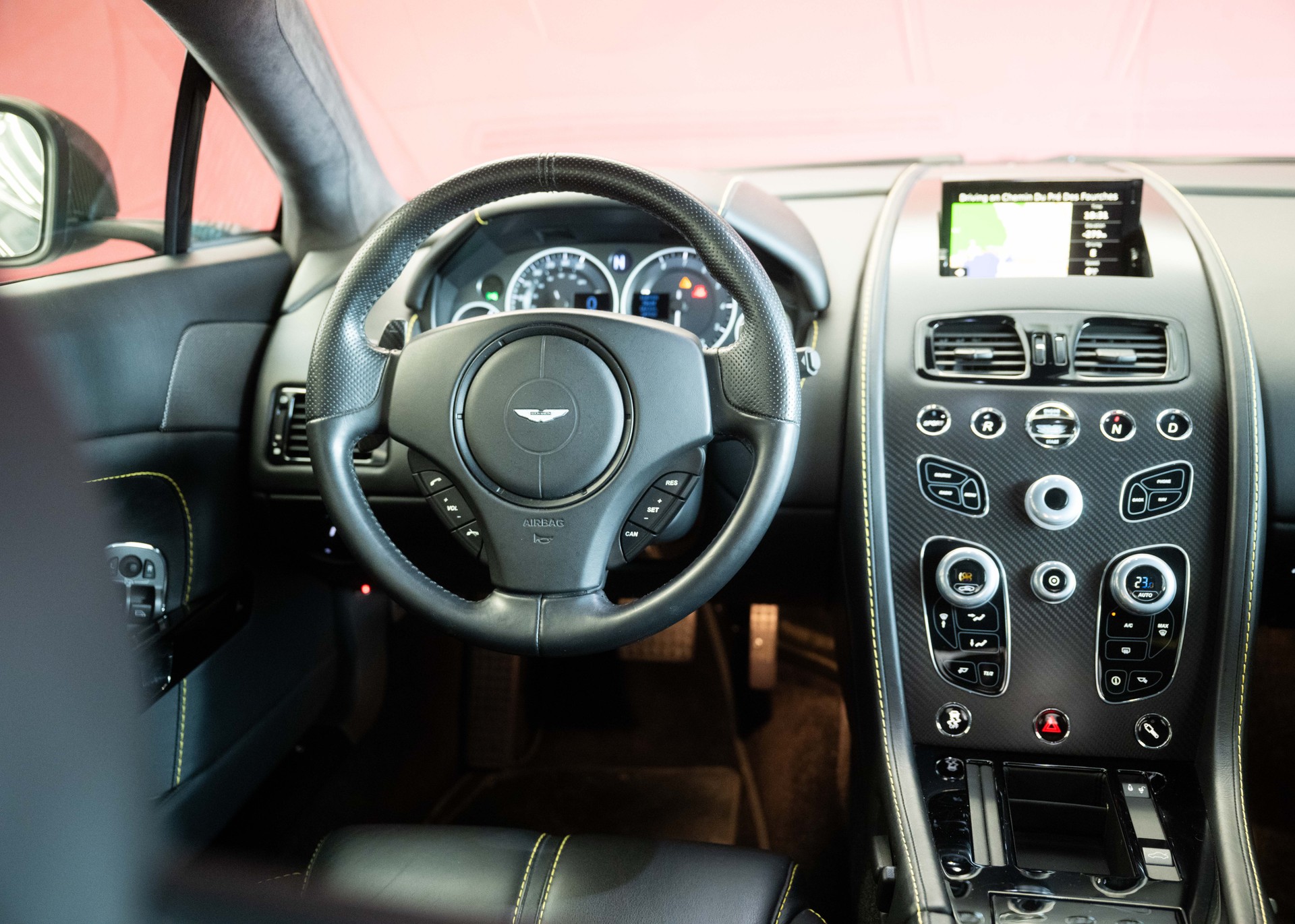 ASTON MARTIN V12 Vantage 5.9 S (2nd hand Swiss car, fantastic condition, Chiltern Green paint, full Aston Martin history, 100% original)-image-17