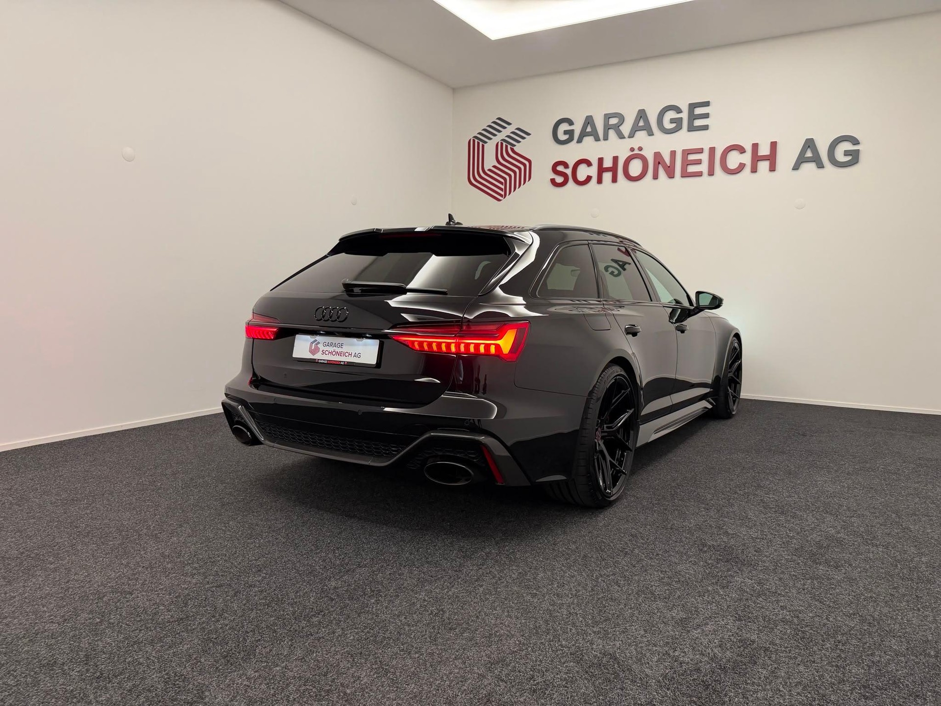 AUDI RS6 Avant 4.0 V8 TFSI quattro T-Tronic-image-4