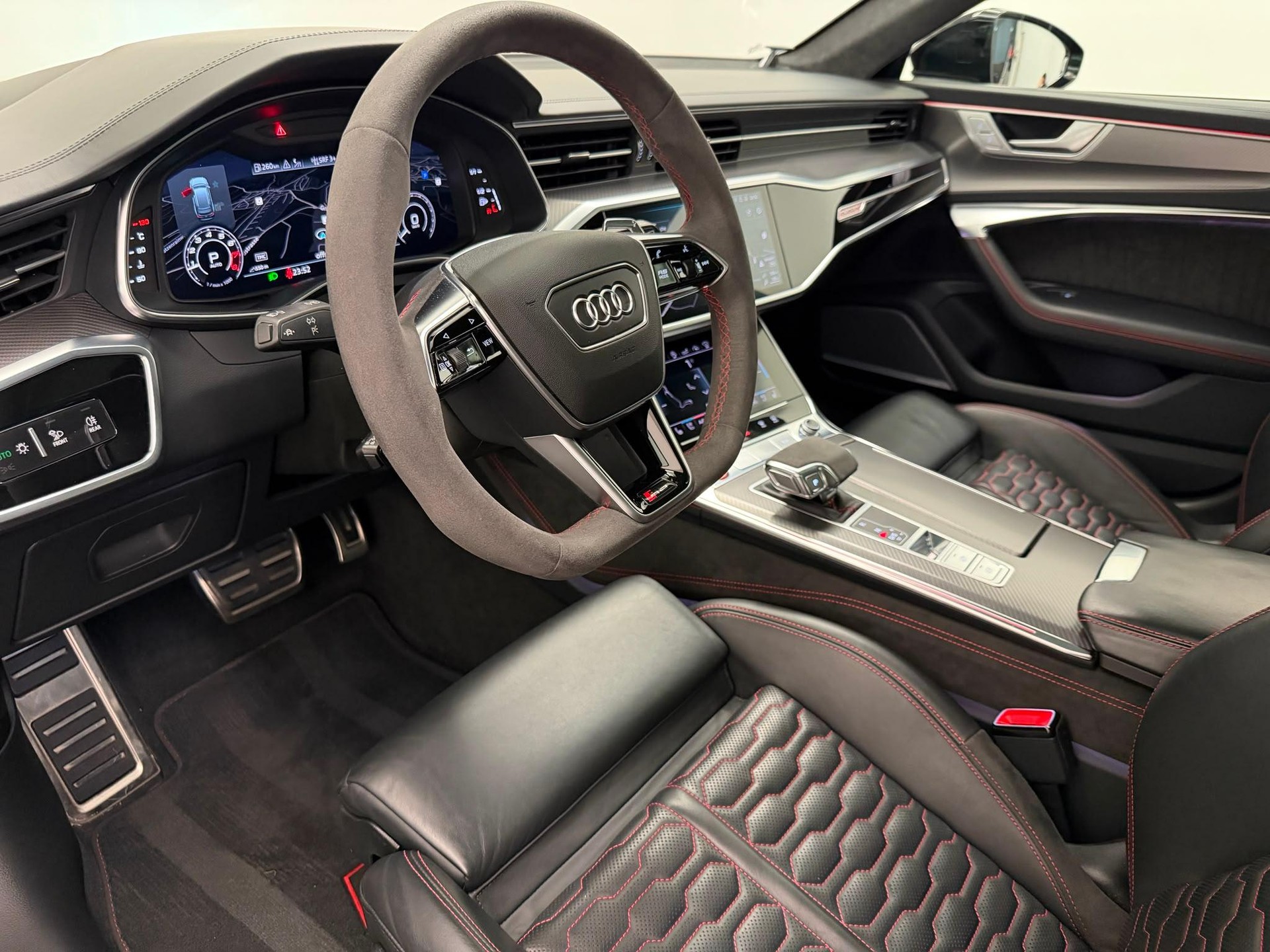 AUDI RS6 Avant 4.0 V8 TFSI quattro T-Tronic-image-9