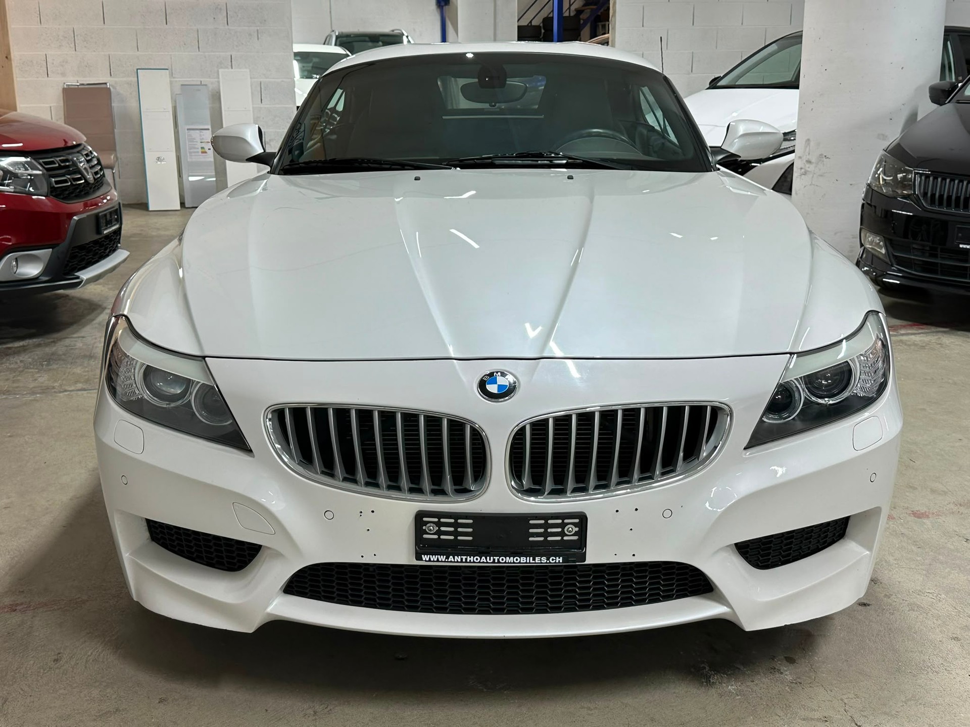 BMW Z4 sDrive35i-image-2