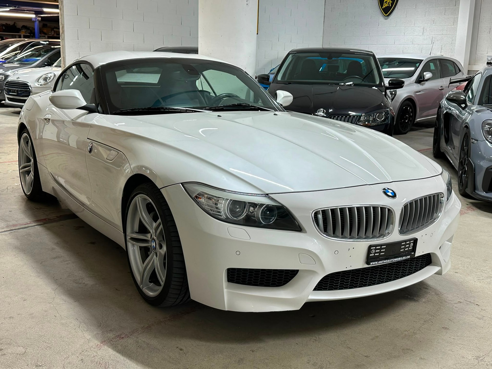 BMW Z4 sDrive35i-image-1