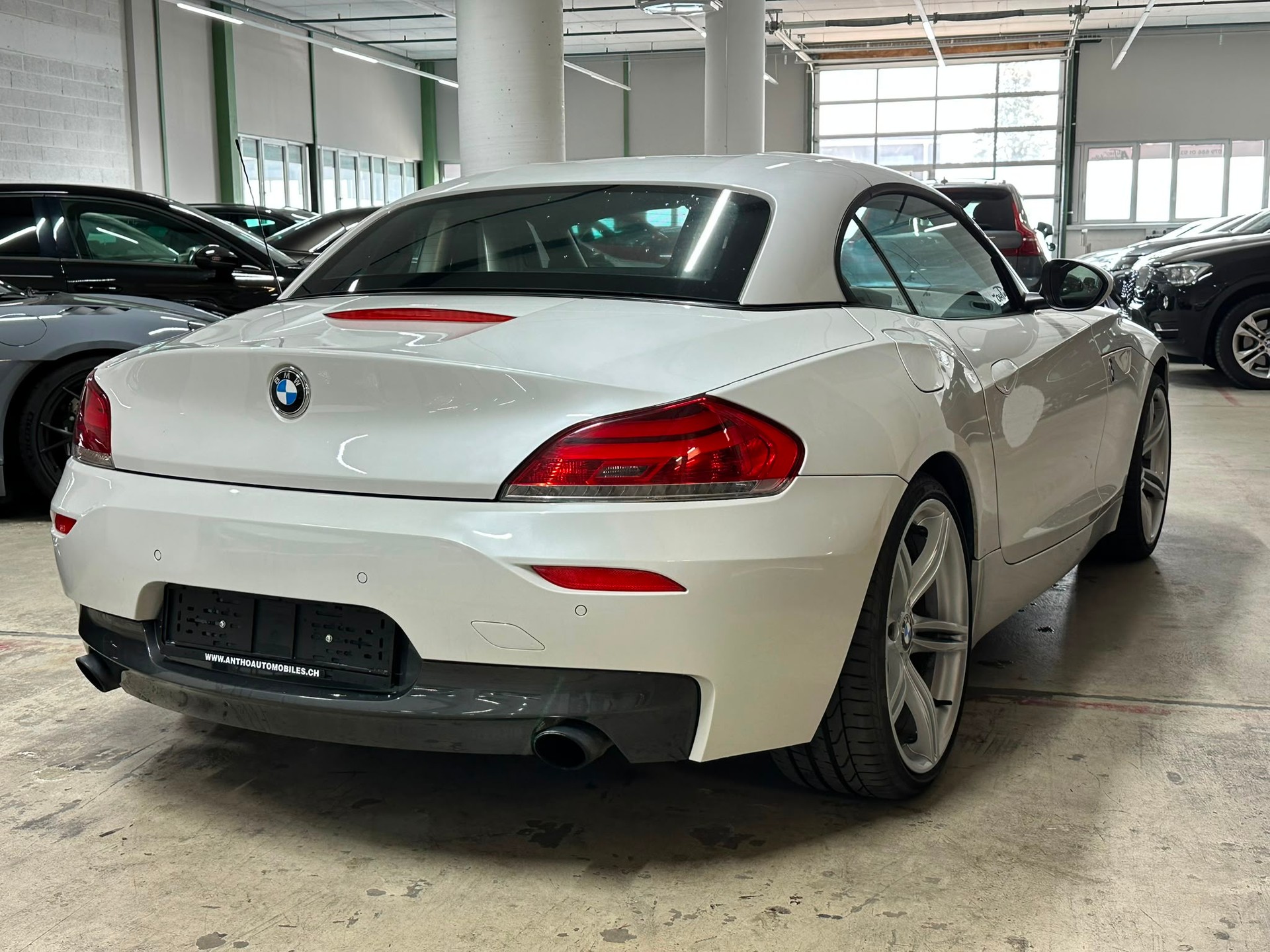 BMW Z4 sDrive35i-image-7