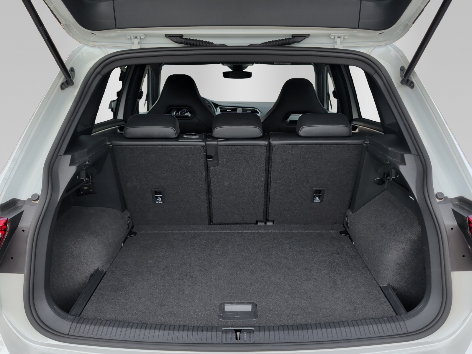VW Tiguan 2.0TSI R 75 Edition 4Motion DSG-image-11