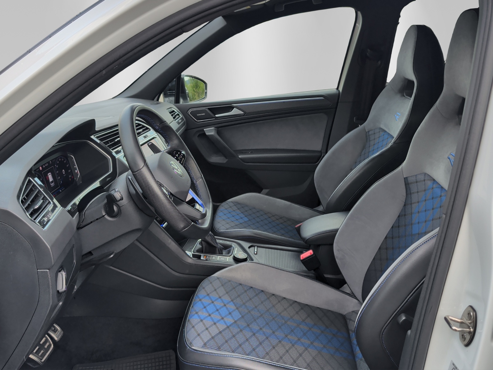 VW Tiguan 2.0TSI R 75 Edition 4Motion DSG-image-8