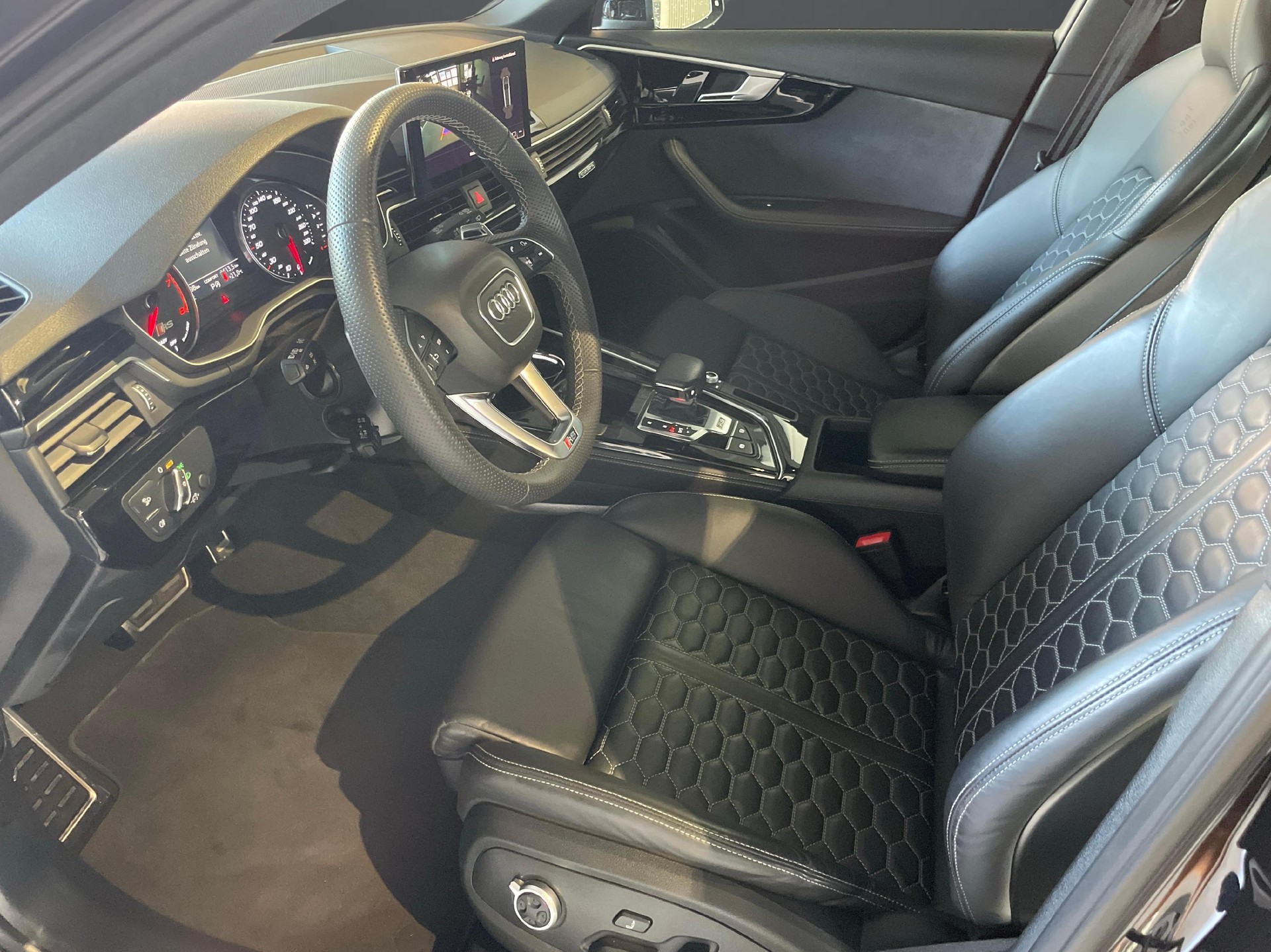 AUDI RS4 Avant 2.9 V6 TFSI quattro T-Tronic-image-6