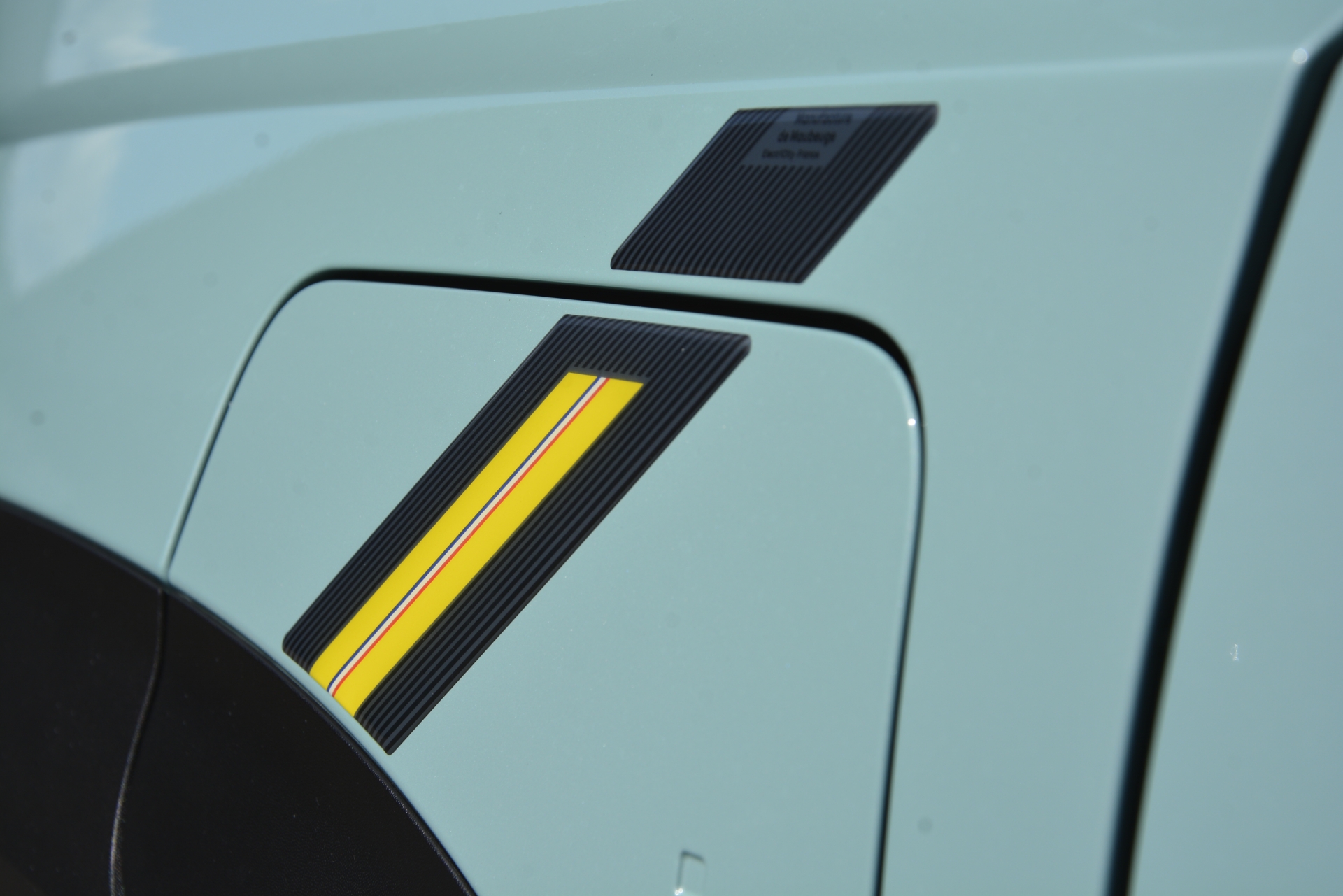 RENAULT R4 E-TECH ELECTRIC iconic 150PS Comfort Range-image-13