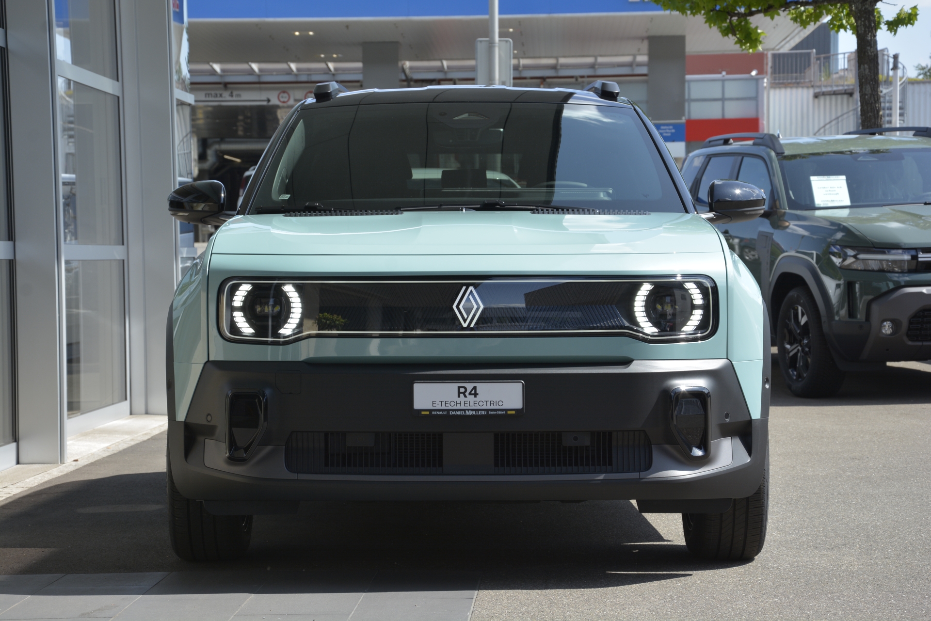 RENAULT R4 E-TECH ELECTRIC iconic 150PS Comfort Range-image-1