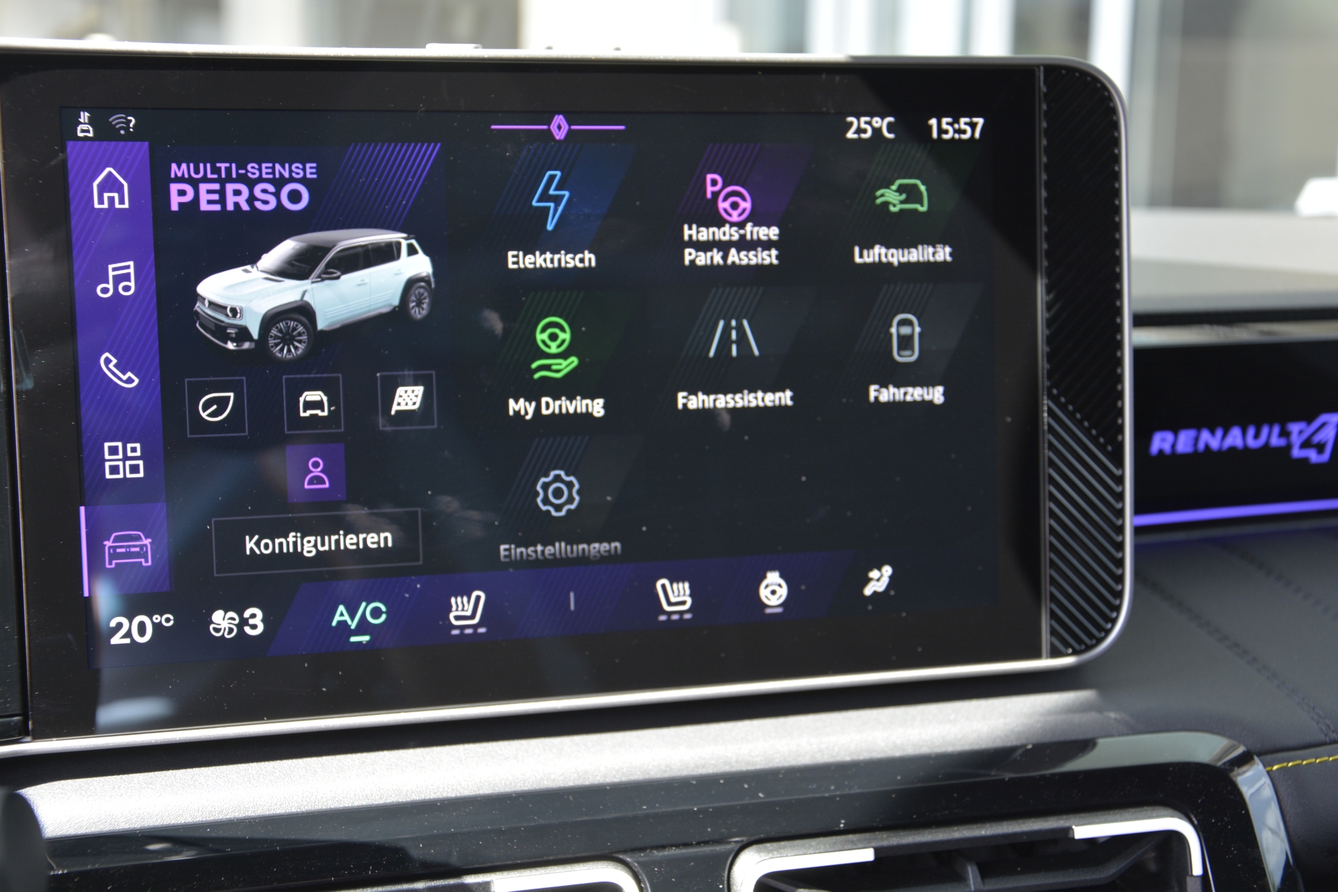 RENAULT R4 E-TECH ELECTRIC iconic 150PS Comfort Range-image-11