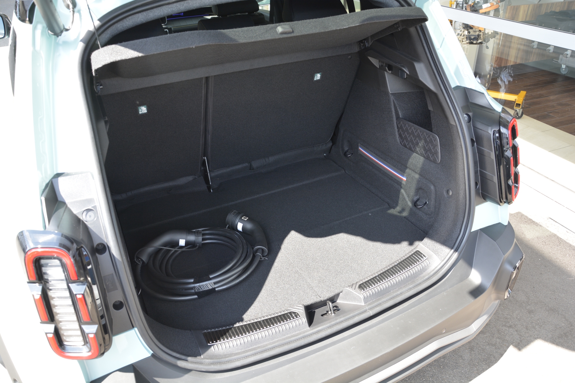 RENAULT R4 E-TECH ELECTRIC iconic 150PS Comfort Range-image-5