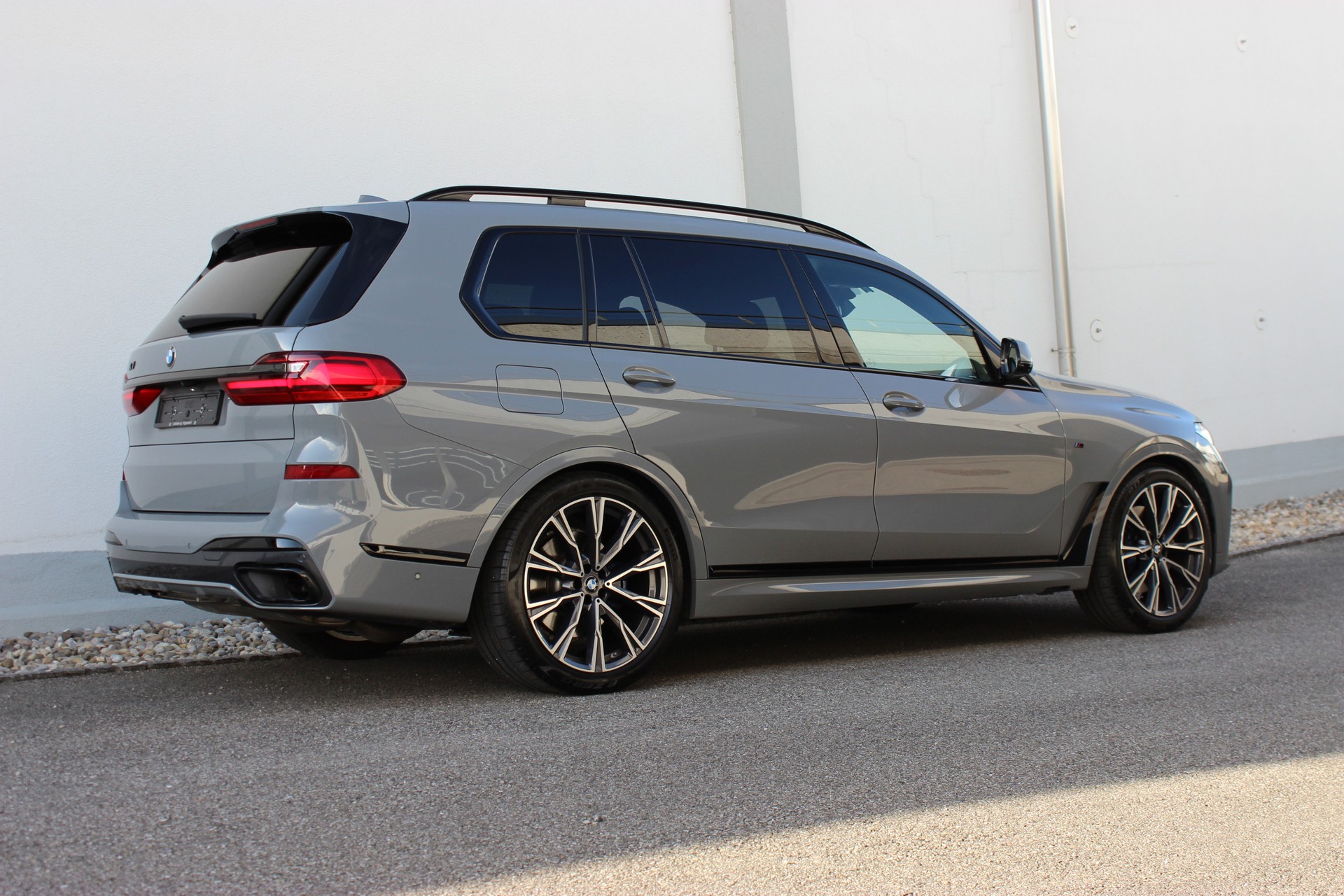 BMW X7 xDrive 48V 40d M Sport BOWERS & WILKINS Individual *NARDOGRAU*-showroom-element-2
