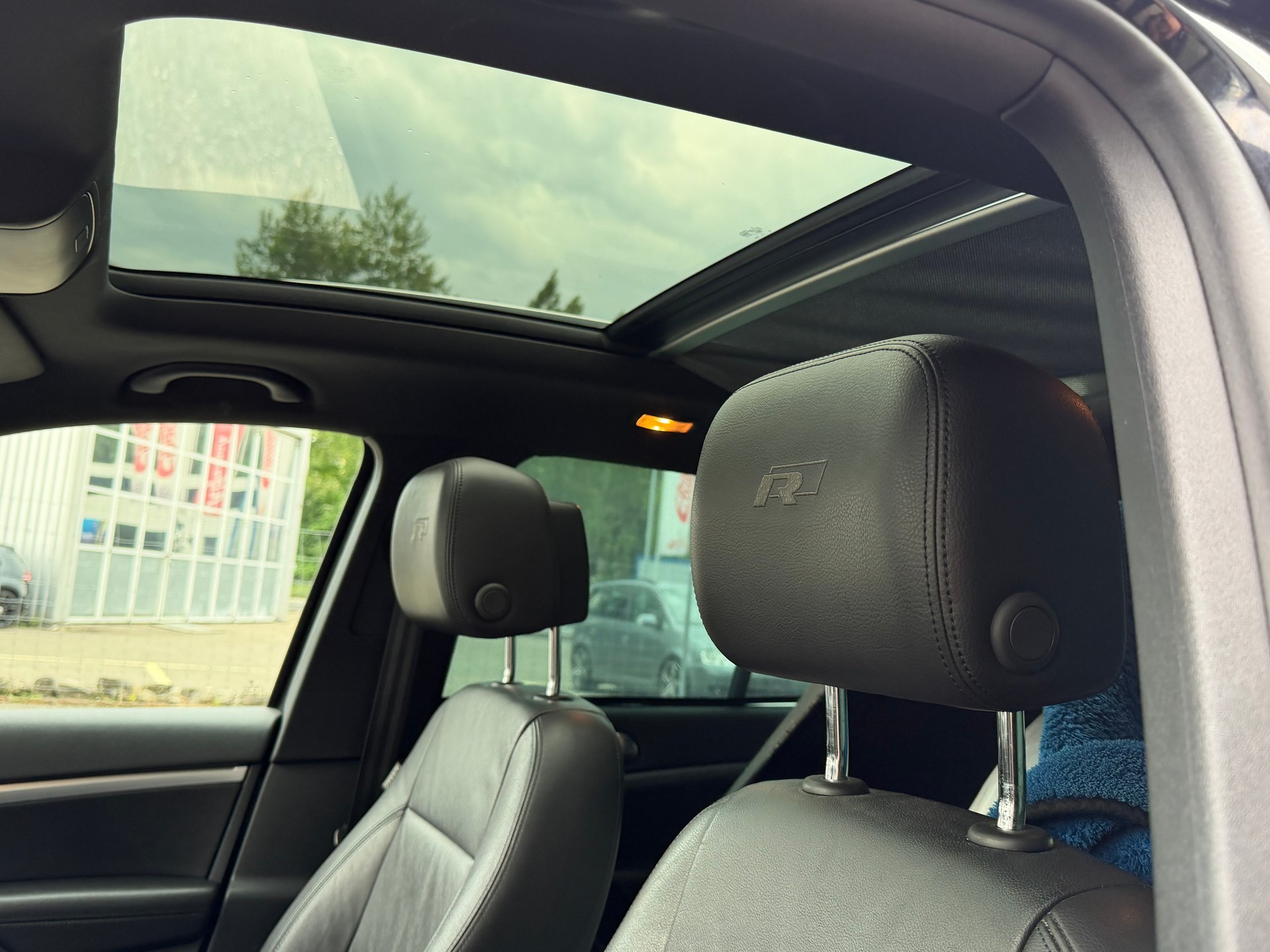 VW Tiguan 2.0 TDI BMT R-Line Design 4Motion DSG-image-8