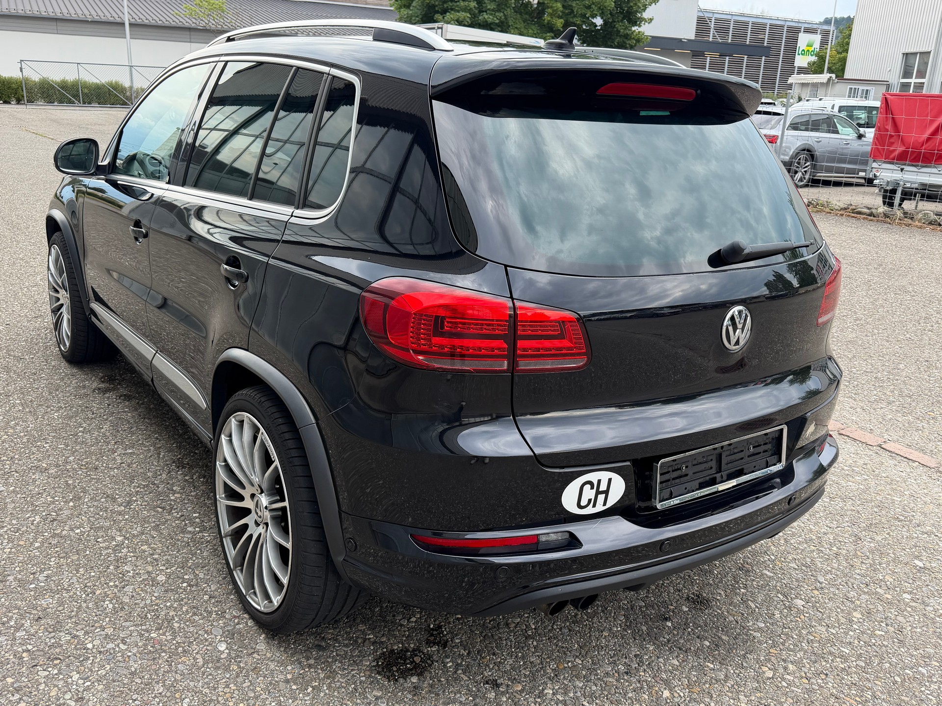 VW Tiguan 2.0 TDI BMT R-Line Design 4Motion DSG-image-4