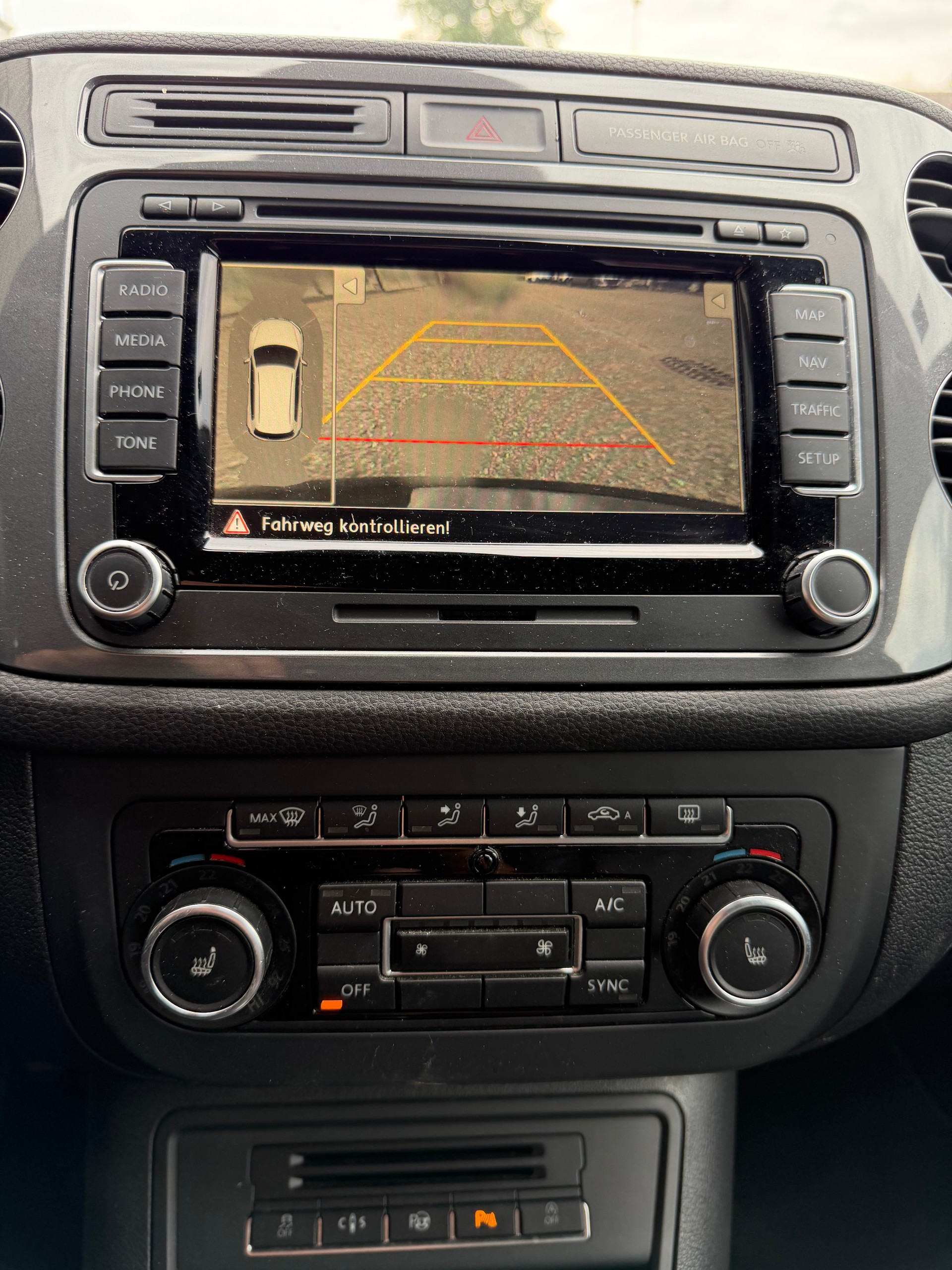 VW Tiguan 2.0 TDI BMT R-Line Design 4Motion DSG-image-9