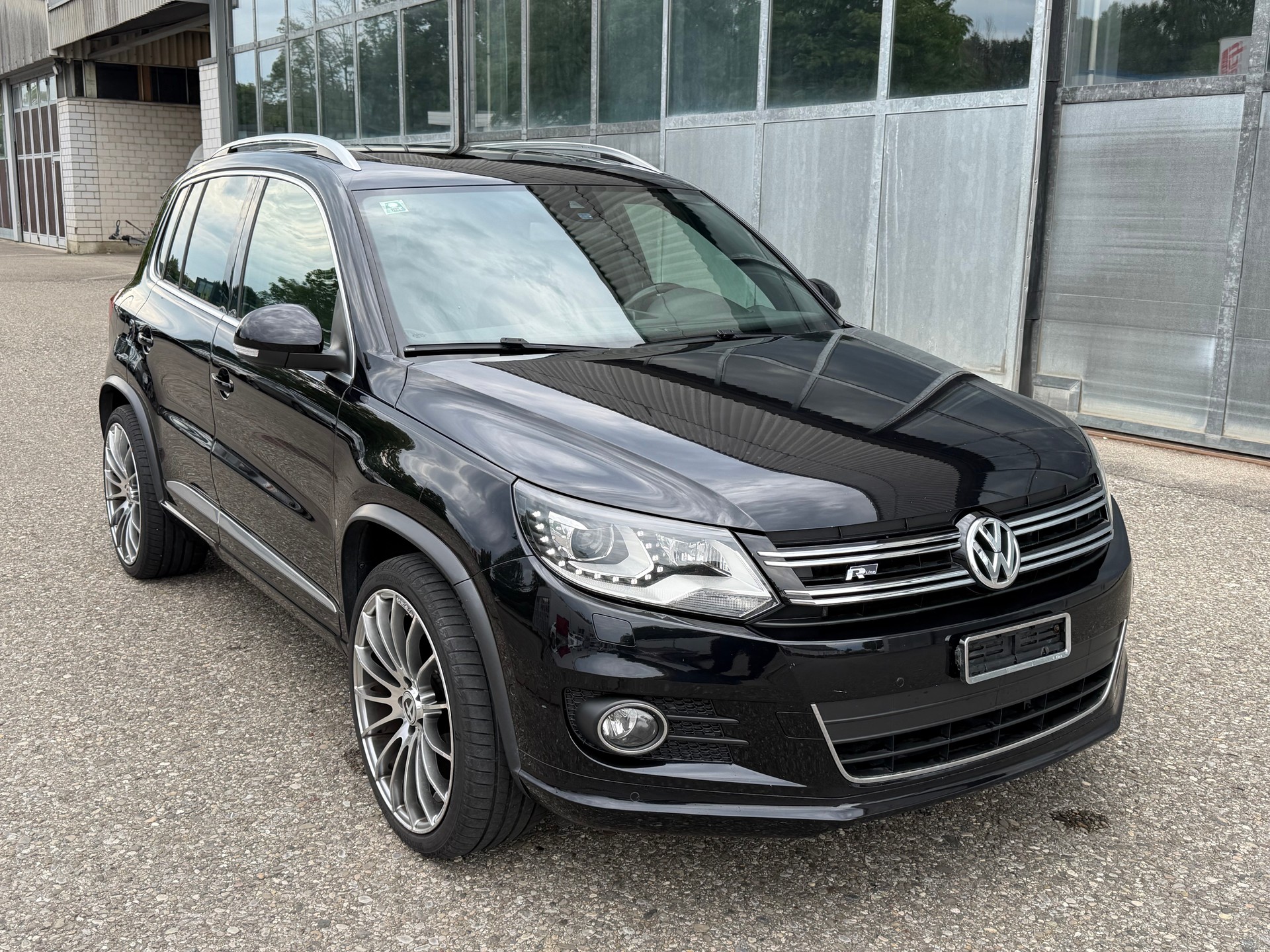VW Tiguan 2.0 TDI BMT R-Line Design 4Motion DSG-image-2